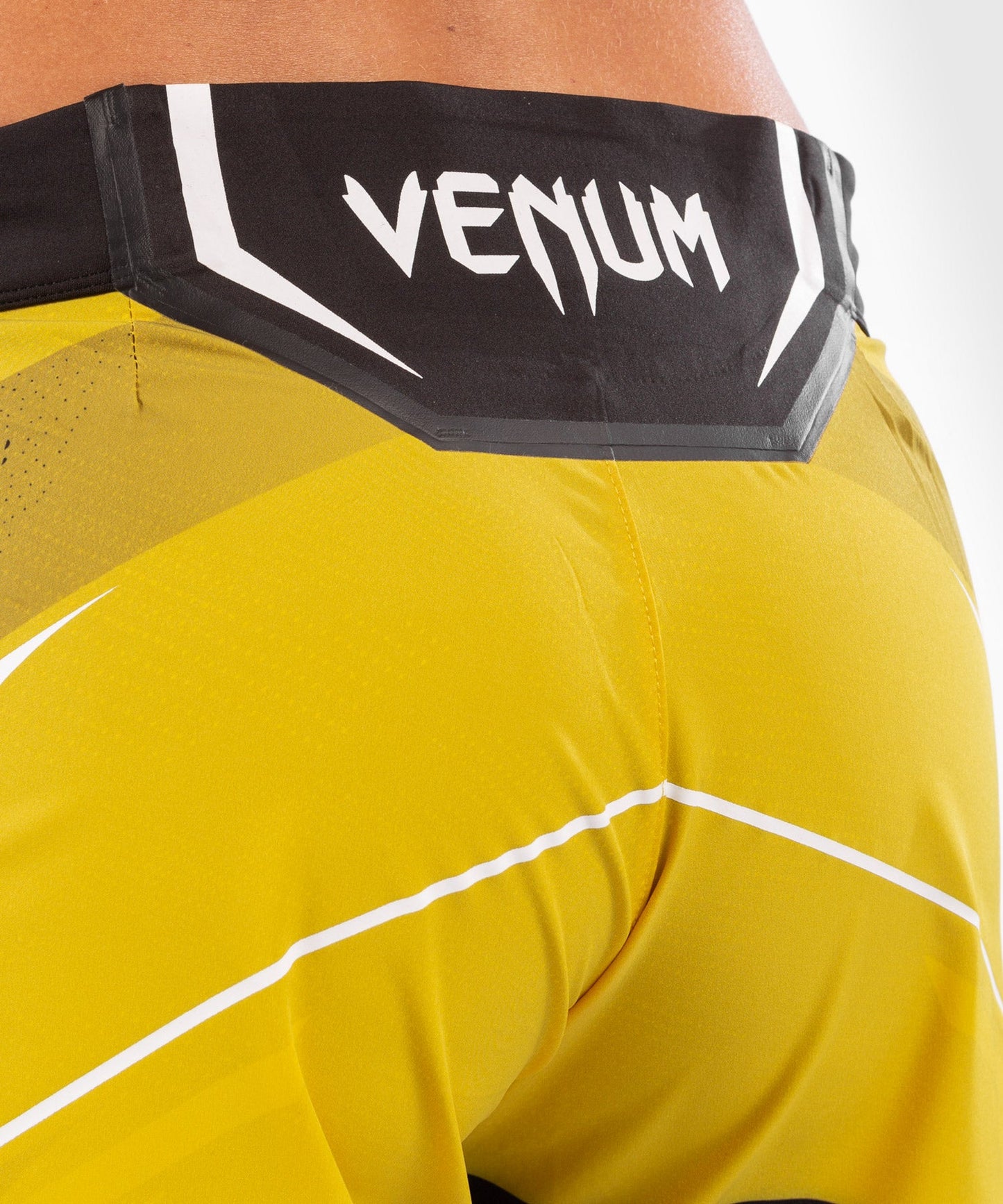 UFC Venum Authentic Fight Night Damen Shorts - Long Fit - Gelb