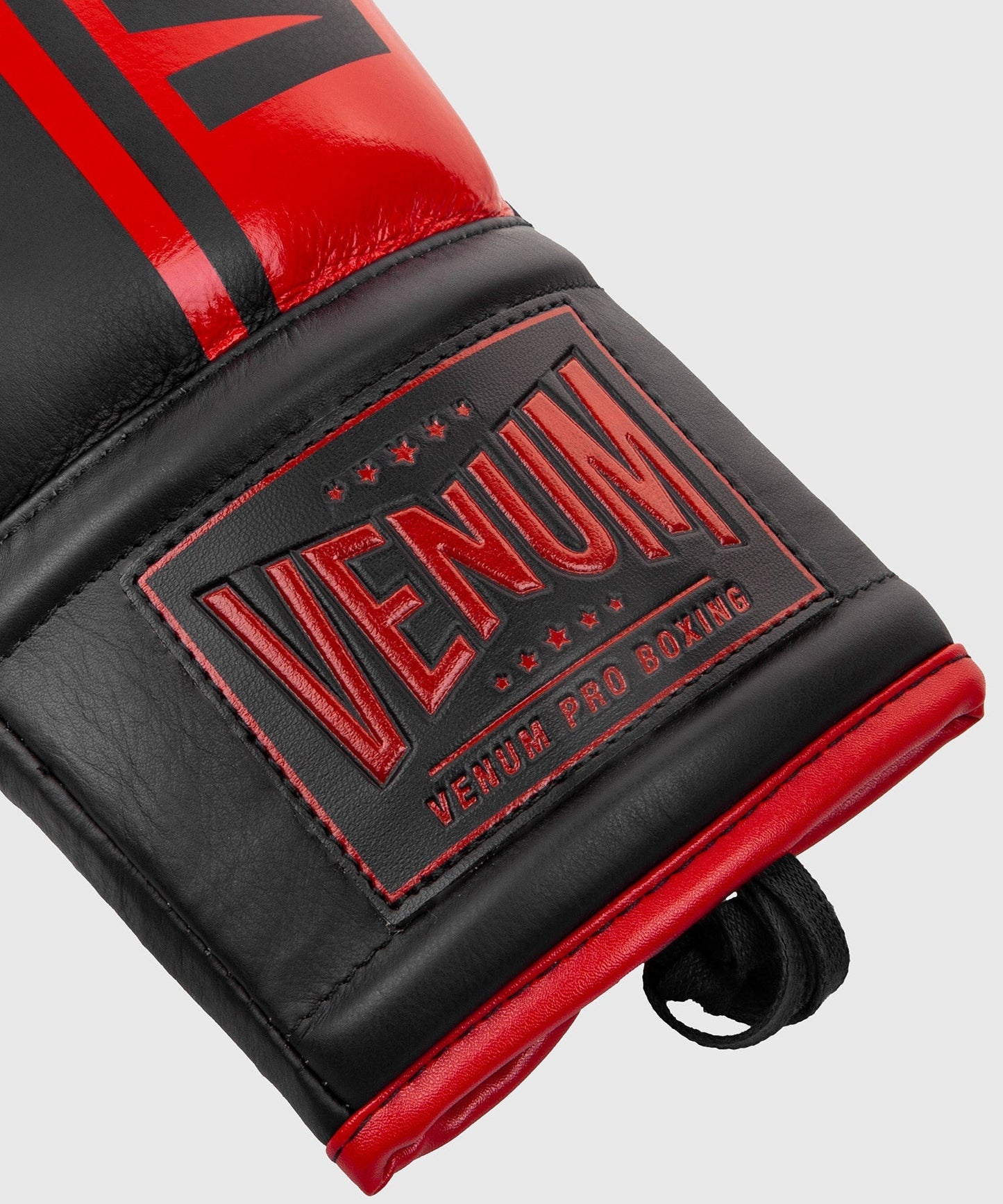 Venum Shield professionelle Boxhandschuhe - MIT SCHNÜRUNG - Schwarz/Rot