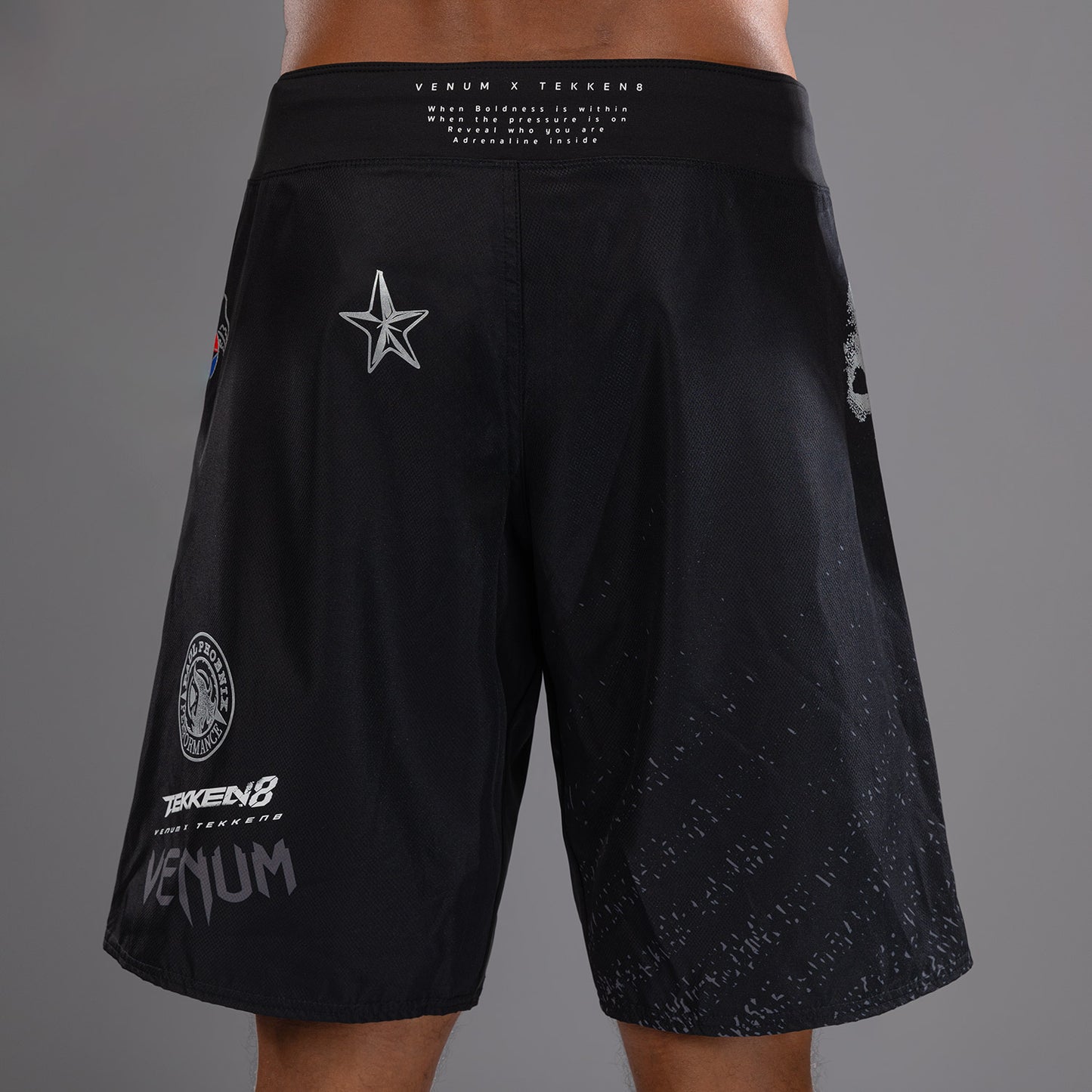 Venum x TEKKEN 8 - Paul Phoenix Fight Shorts - Schwarz