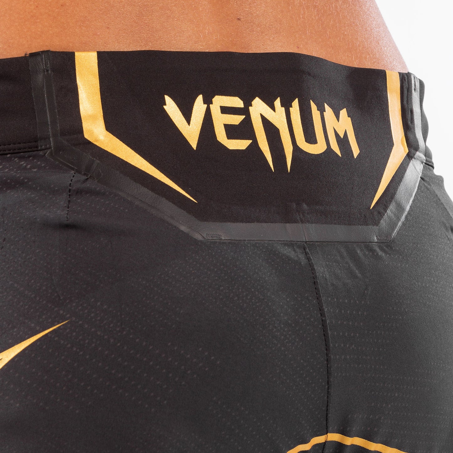 UFC Venum Authentic Fight Night Damen Shorts - Long Fit - Champion