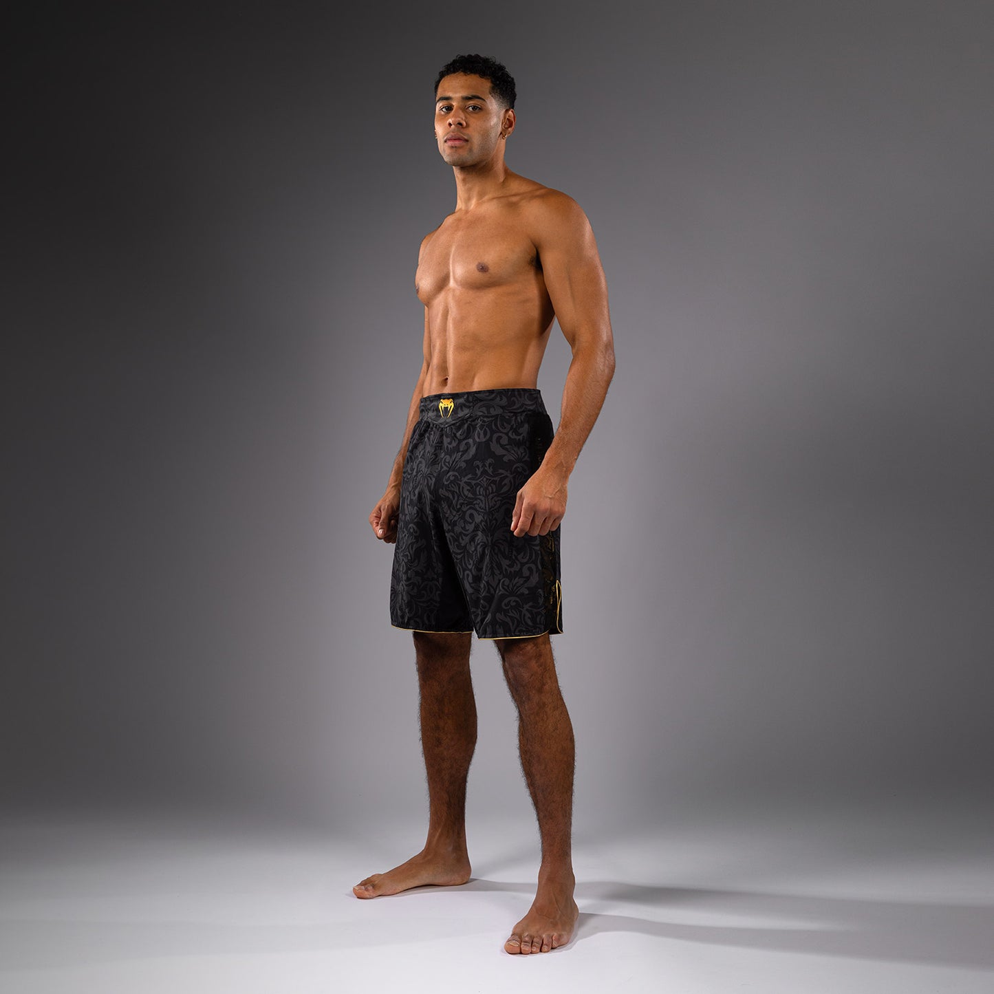 Venum x Topuria Unmatched Edition Kampfshorts - Schwarz/Gold
