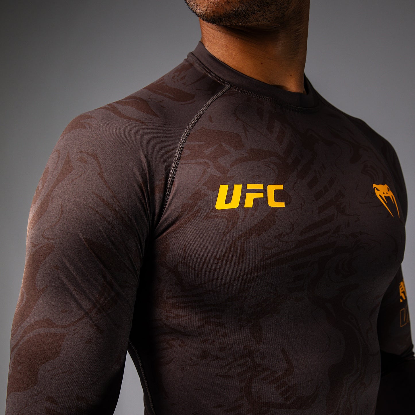 UFC Fusion by Venum Fight Week Herren Performance Langarm Rashguard - Erdiges Braun
