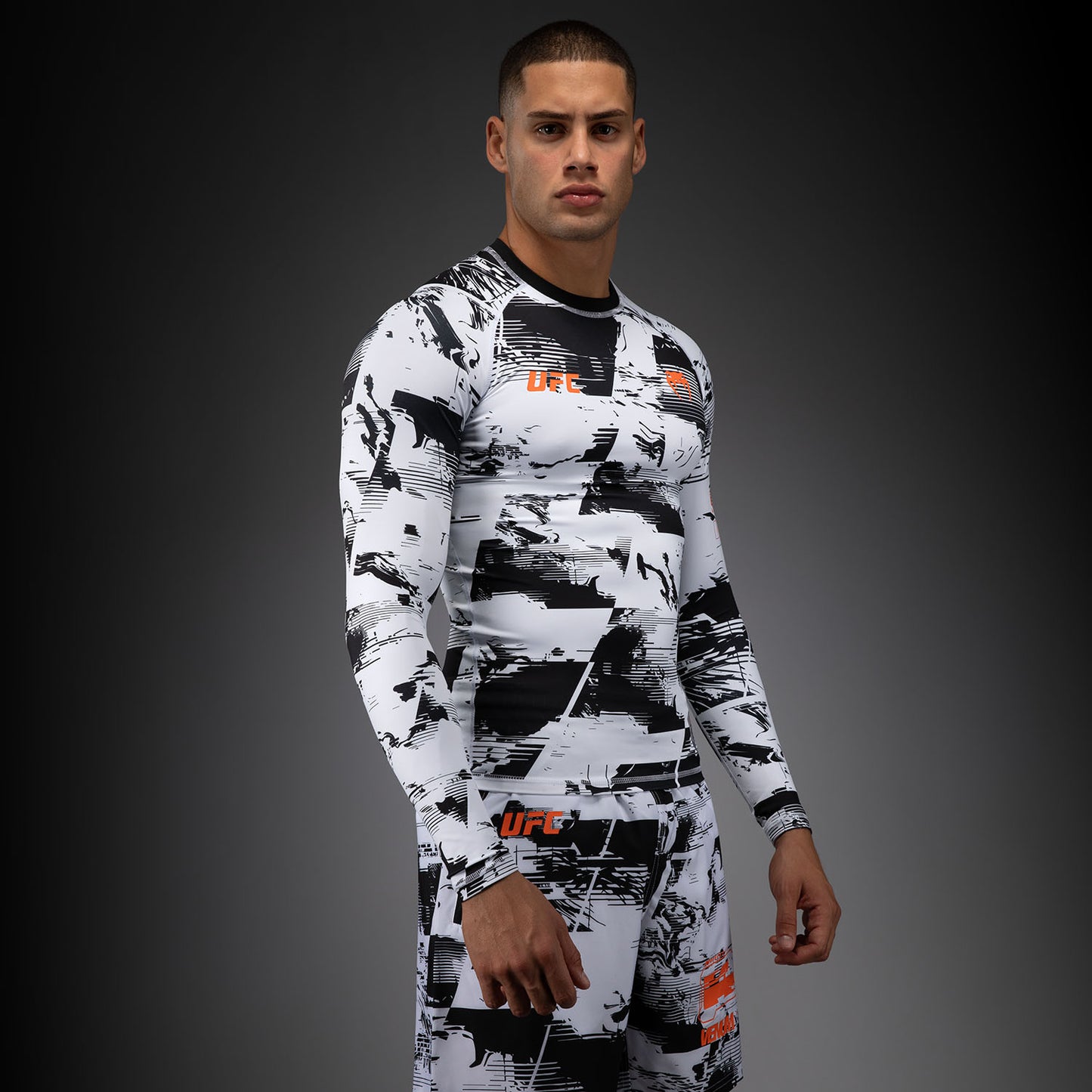 UFC Zenith by Venum Authentic Fight Week Performance Langarm Rashguard Herren - Weiß