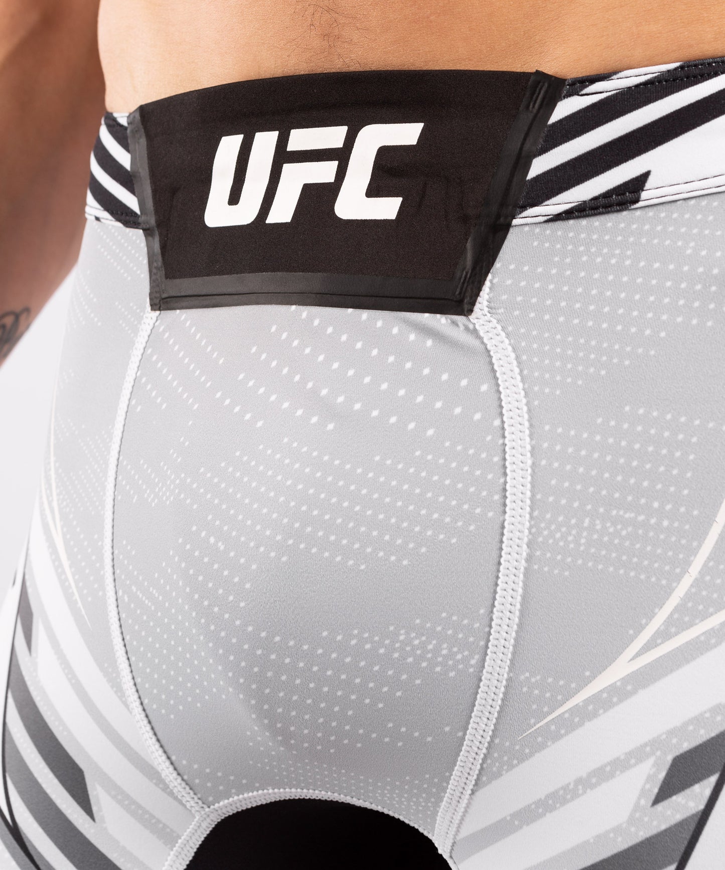 UFC Venum Authentic Fight Night Herren Vale Tudo Shorts - Long Fit - Weiß