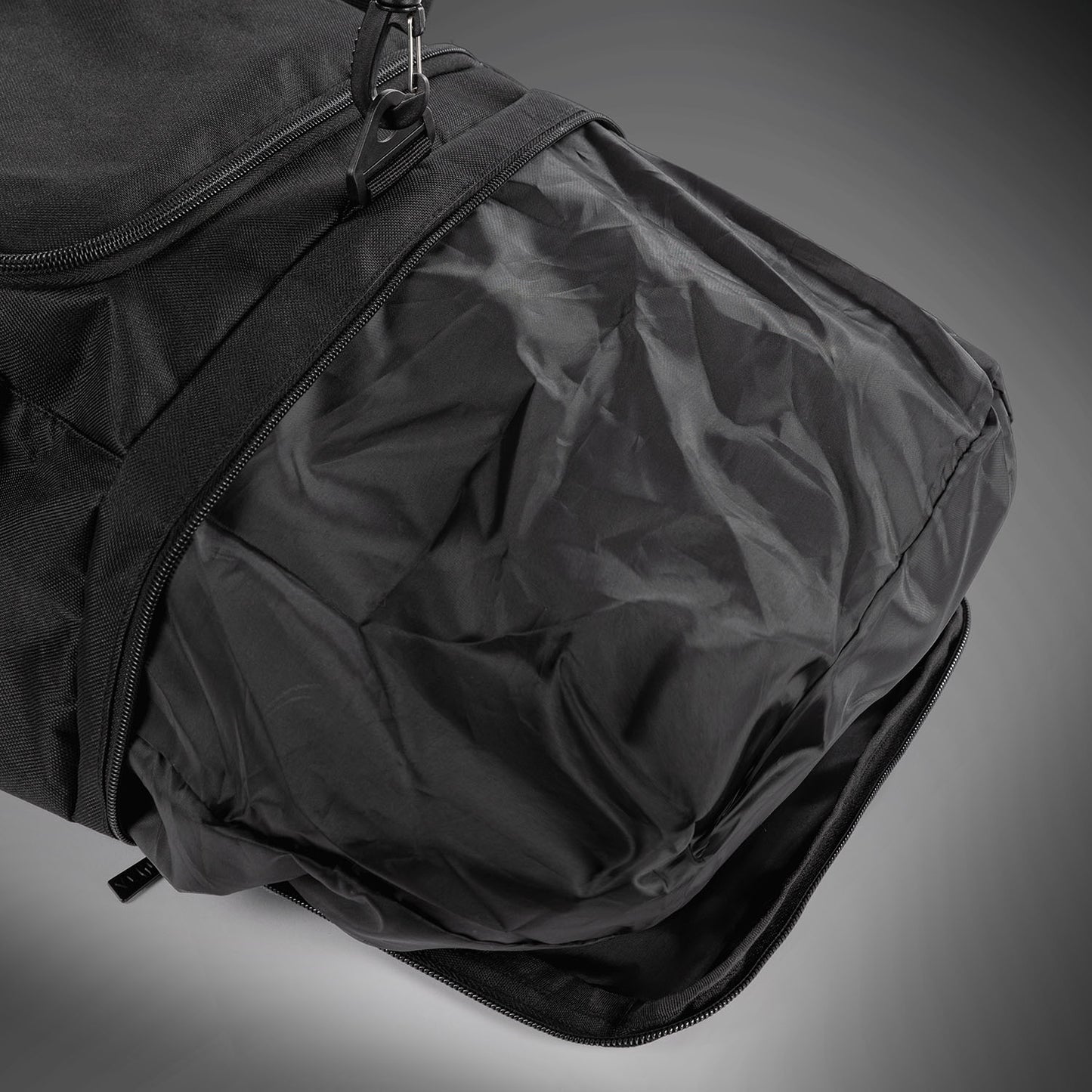 Venum Essential Sporttasche (37L) – Schwarz