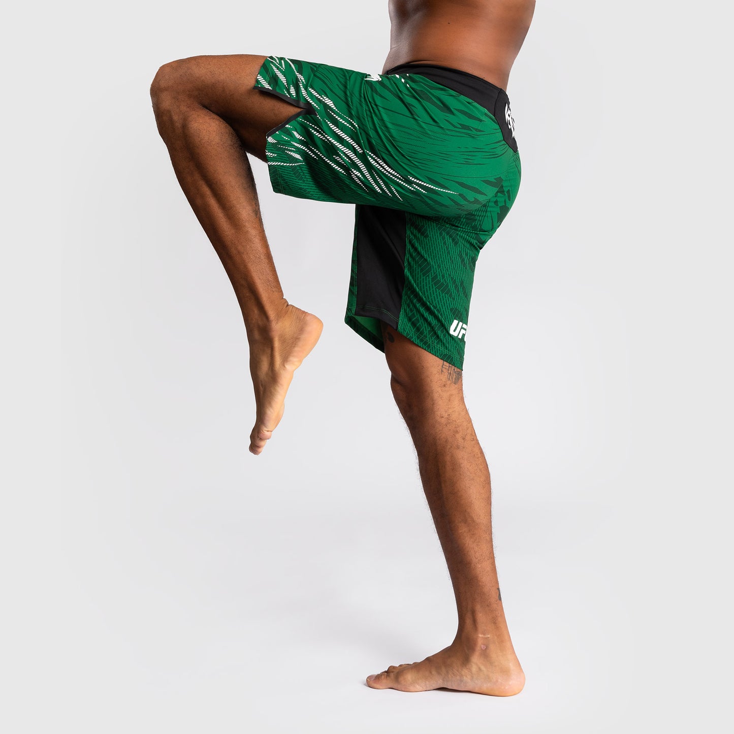 UFC Fusion by Venum Personalized Authentic Fight Night Herren Fight Short - Long Fit - Grün