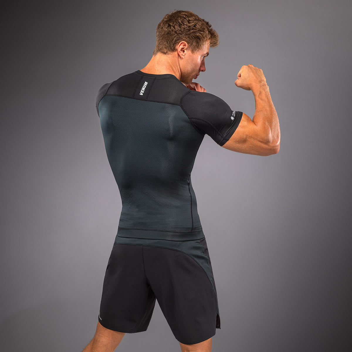 Venum G-Fit Scale Kurzarm-Rashguard - Schwarz