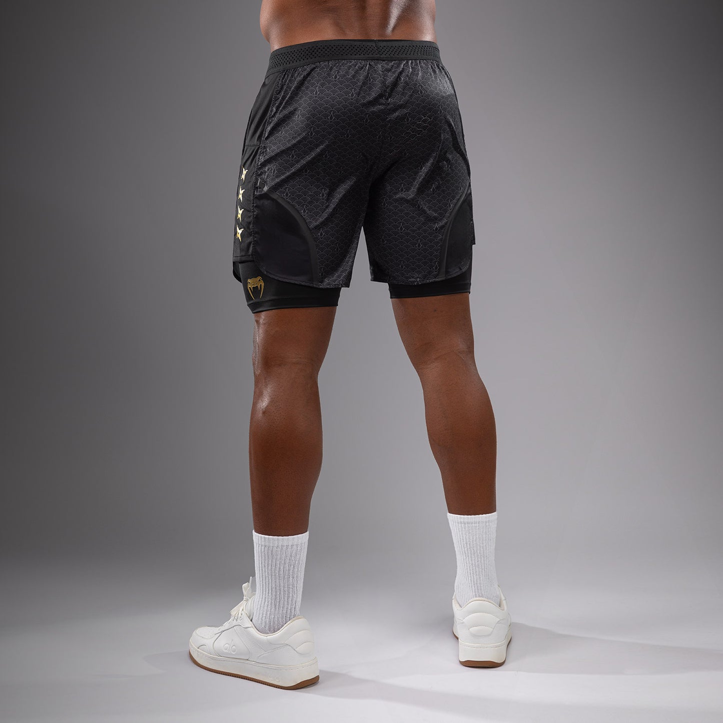 Venum x Assassin’s Creed Shadows Herren-Trainingsshorts - Schwarz/Gold