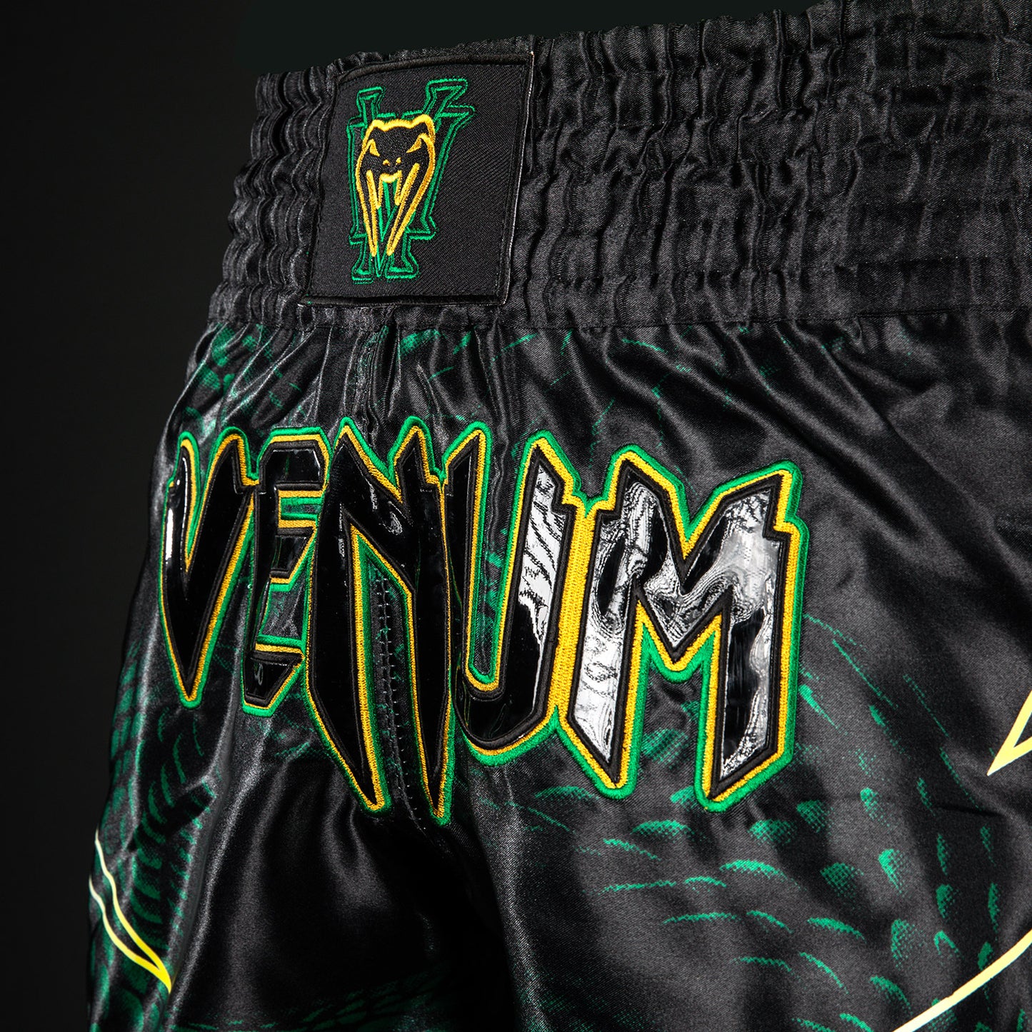 Venum Matupa Muay-Thai-Shorts - Schwarz/Grün/Gold