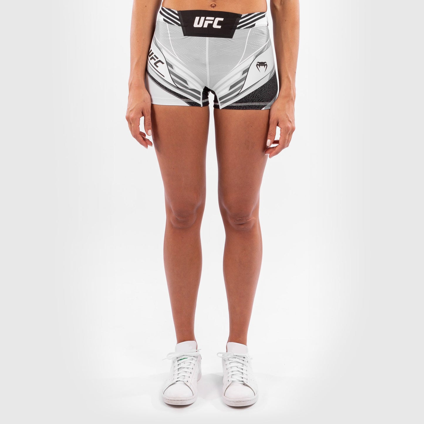 UFC Venum Authentic Fight Night Damen Vale Tudo Shorts - Short Fit - Weiß