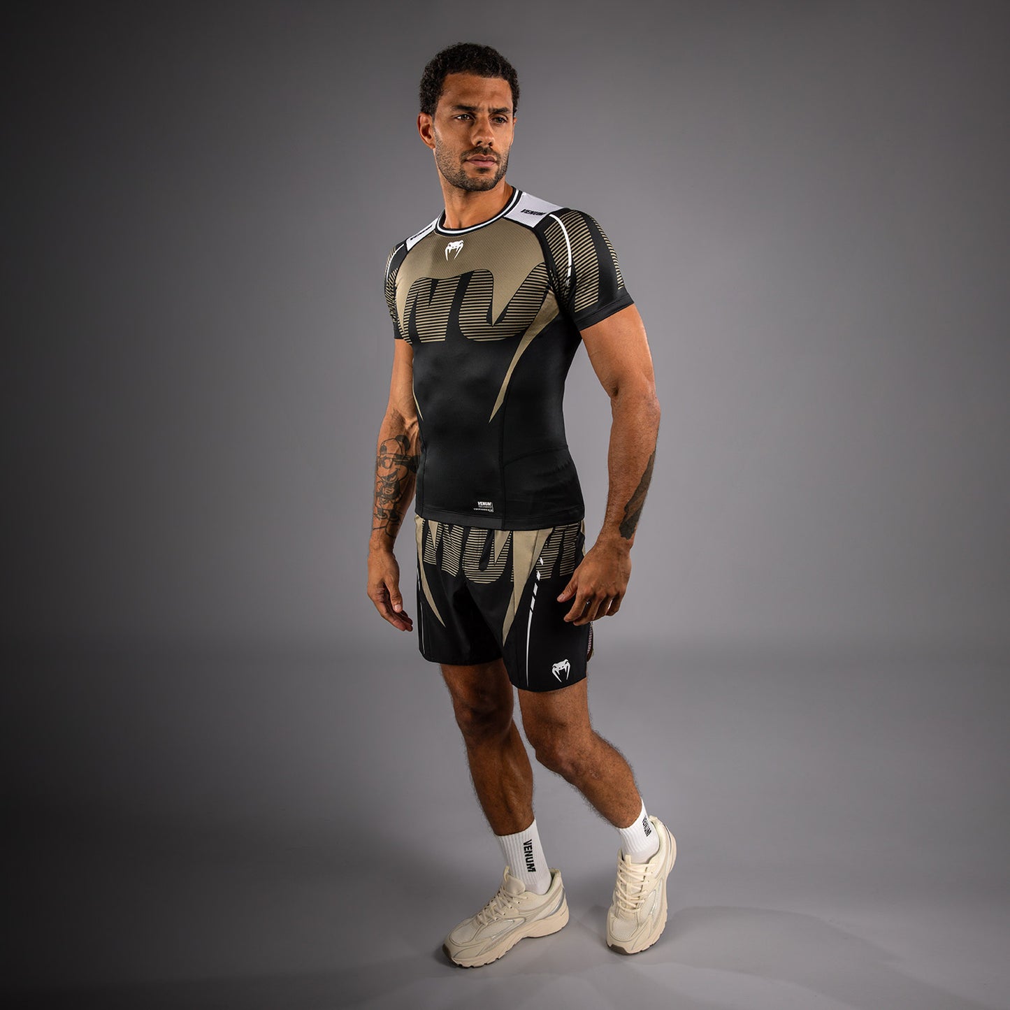 Venum Adrenaline Kurzarm Rashguard – Schwarz/Sand