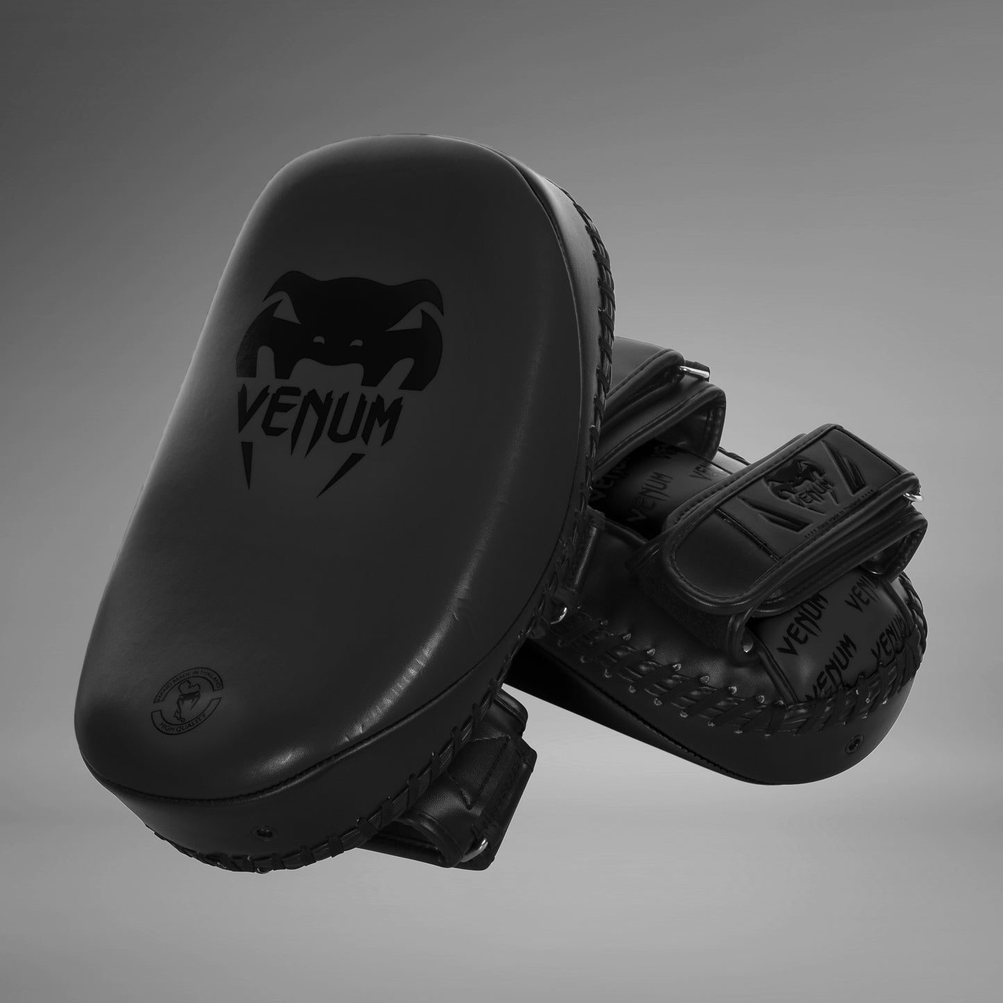 Venum Light Kick Pads (Paar) – Schwarz/Schwarz