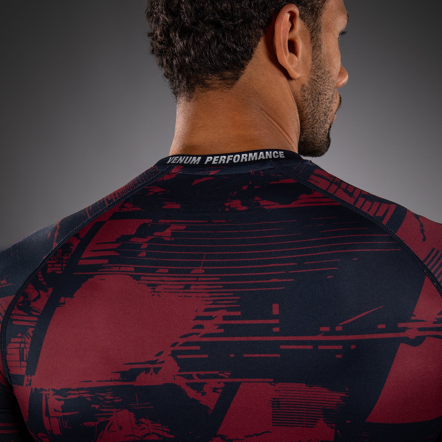 UFC Zenith by Venum Authentic Fight Week Performance Langarm Rashguard Herren - Marineblau/Burgunderrot/Silber