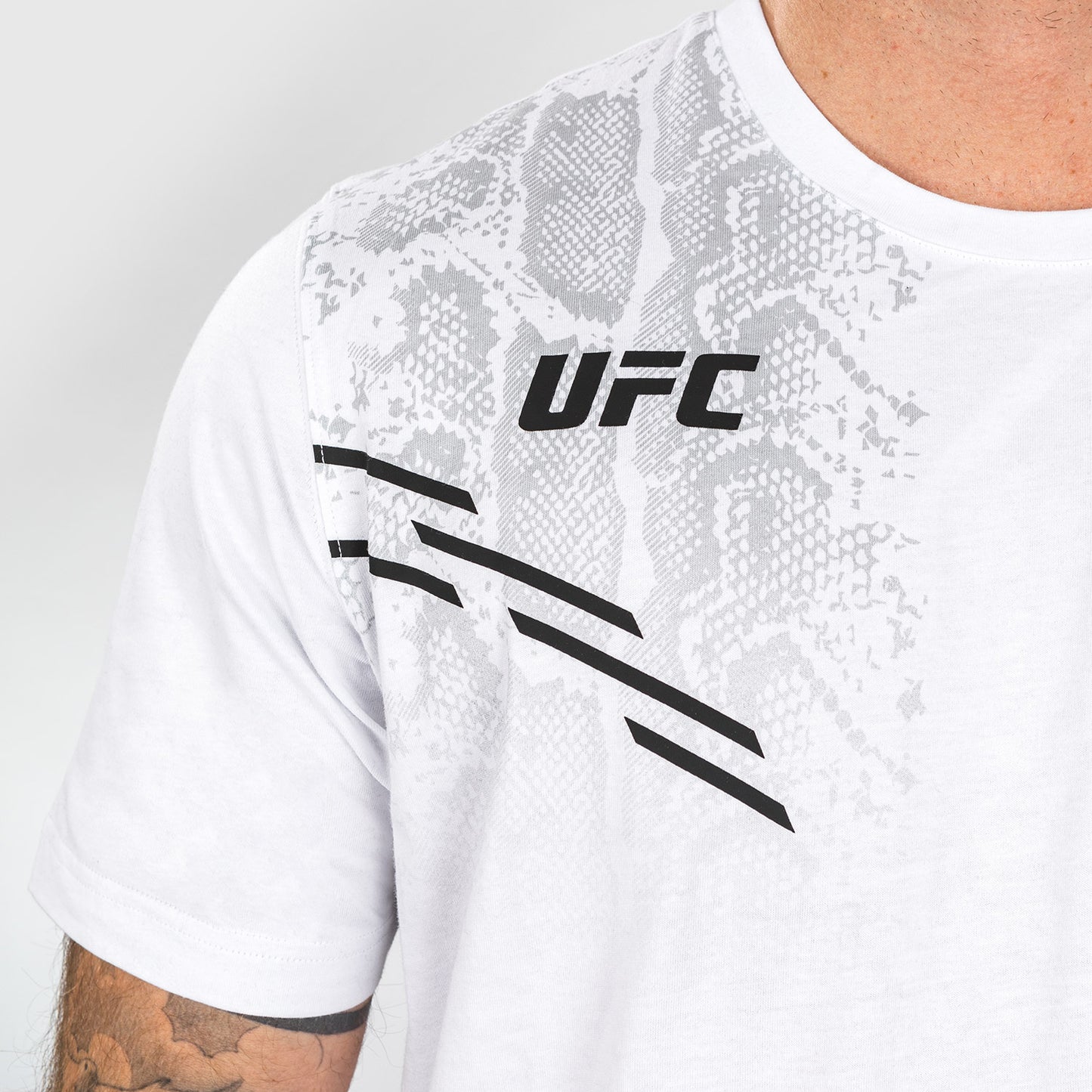 UFC Adrenaline by Venum Replica Kurzarm-T-Shirt für Männer - Weiß