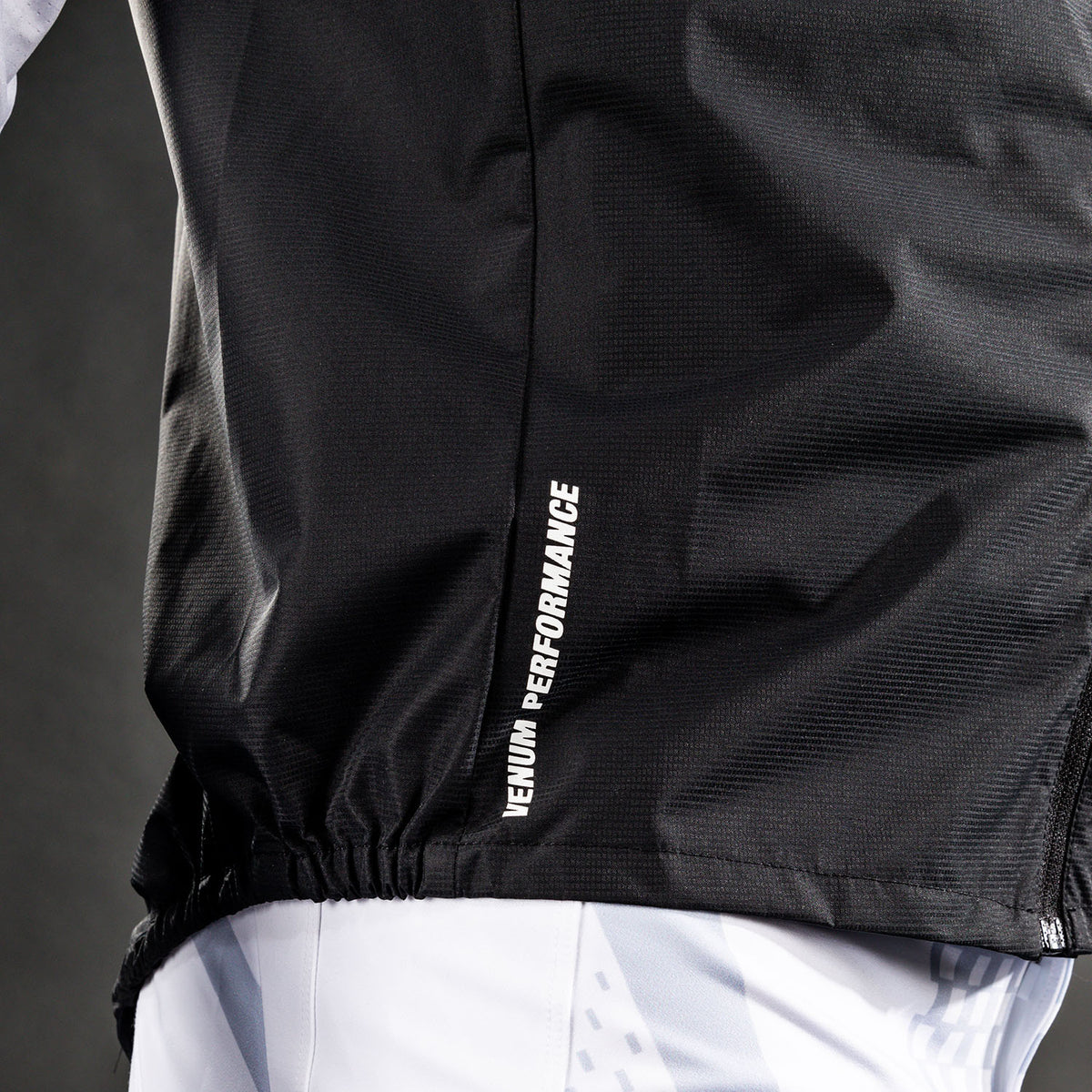 Venum MX Basics Ärmellose Windjacke - Schwarz/Weiß