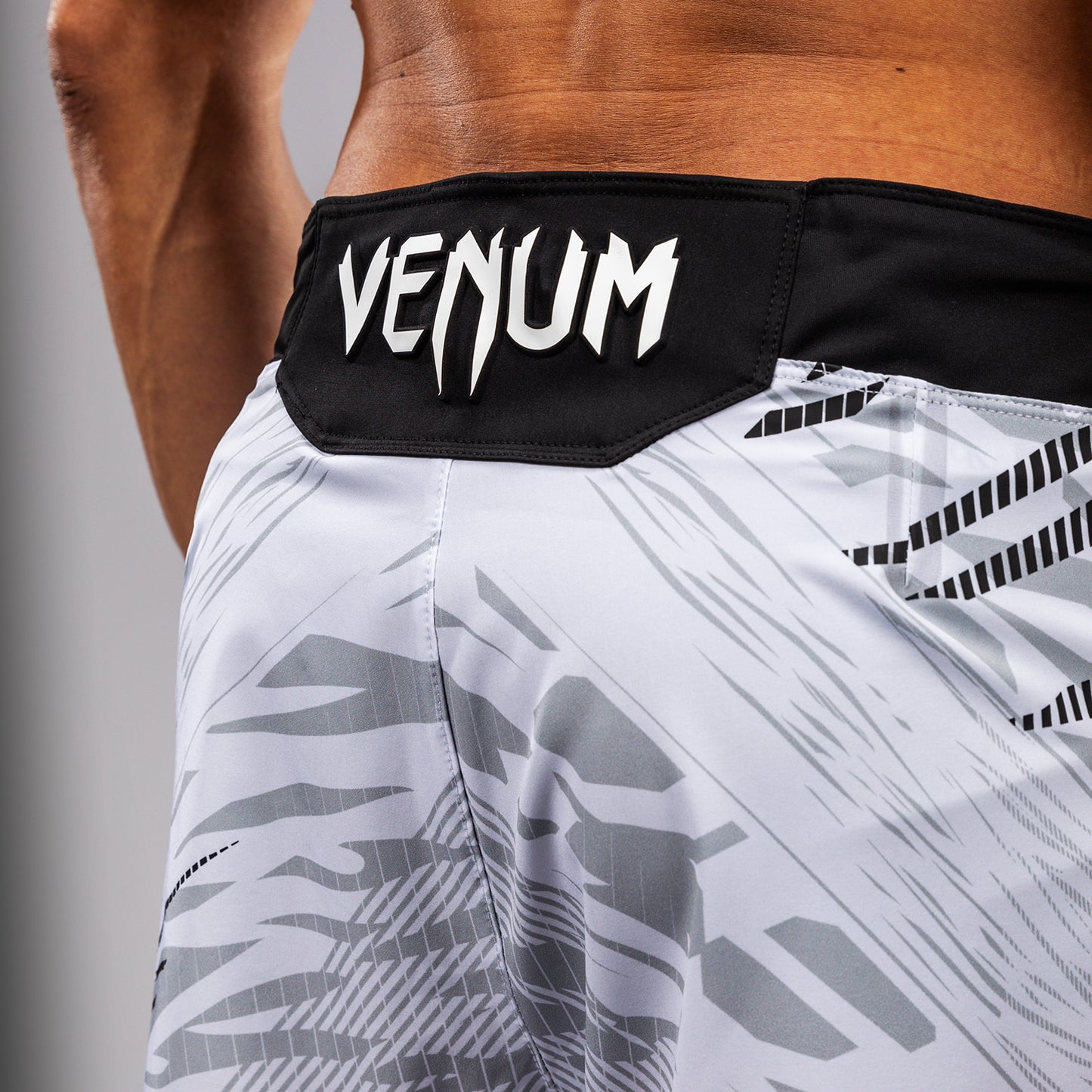 UFC Fusion by Venum Authentic Fight Night Herren Fight Short - Short Fit - Weiß