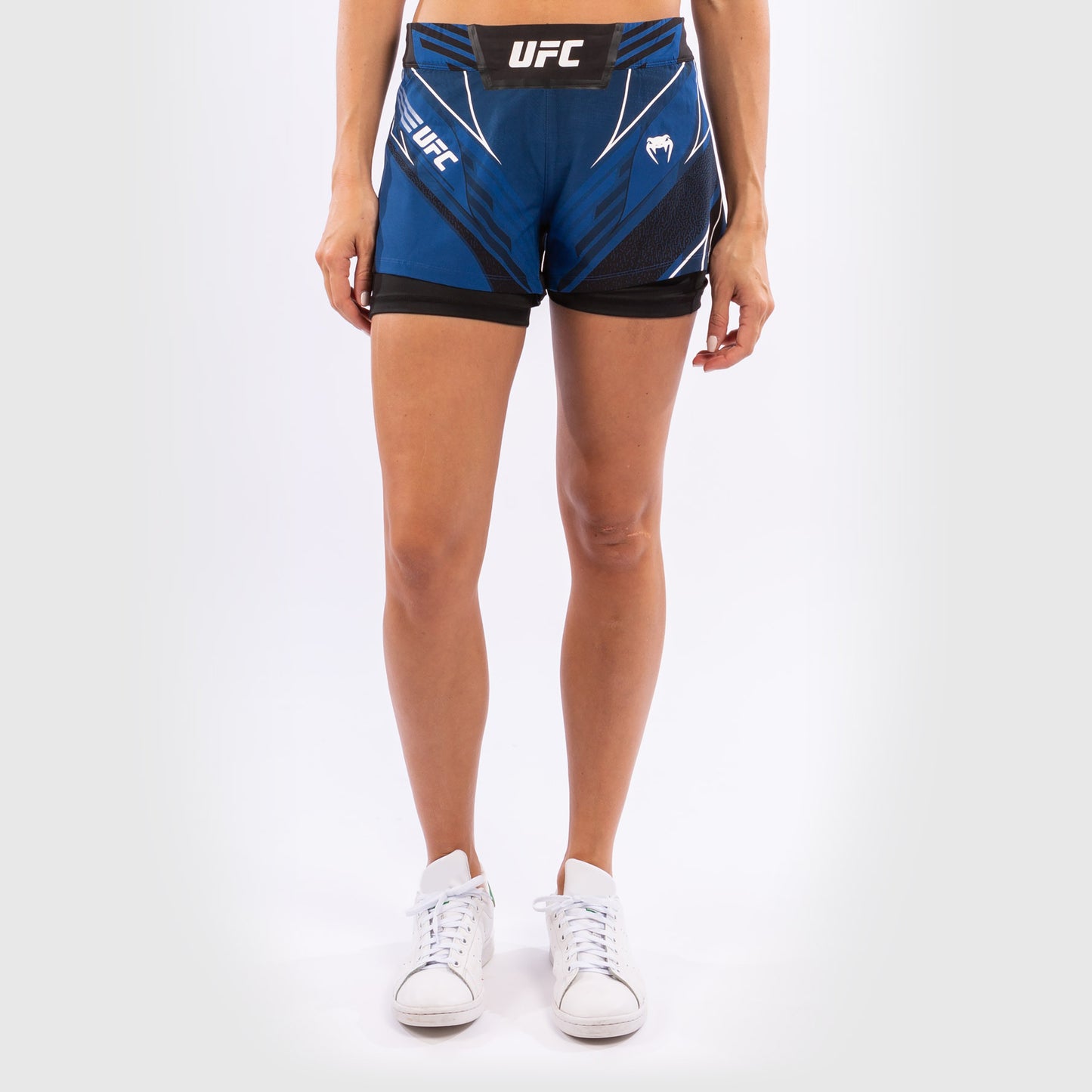 UFC Venum Authentic Fight Night Damen Shorts - Short Fit - Blau