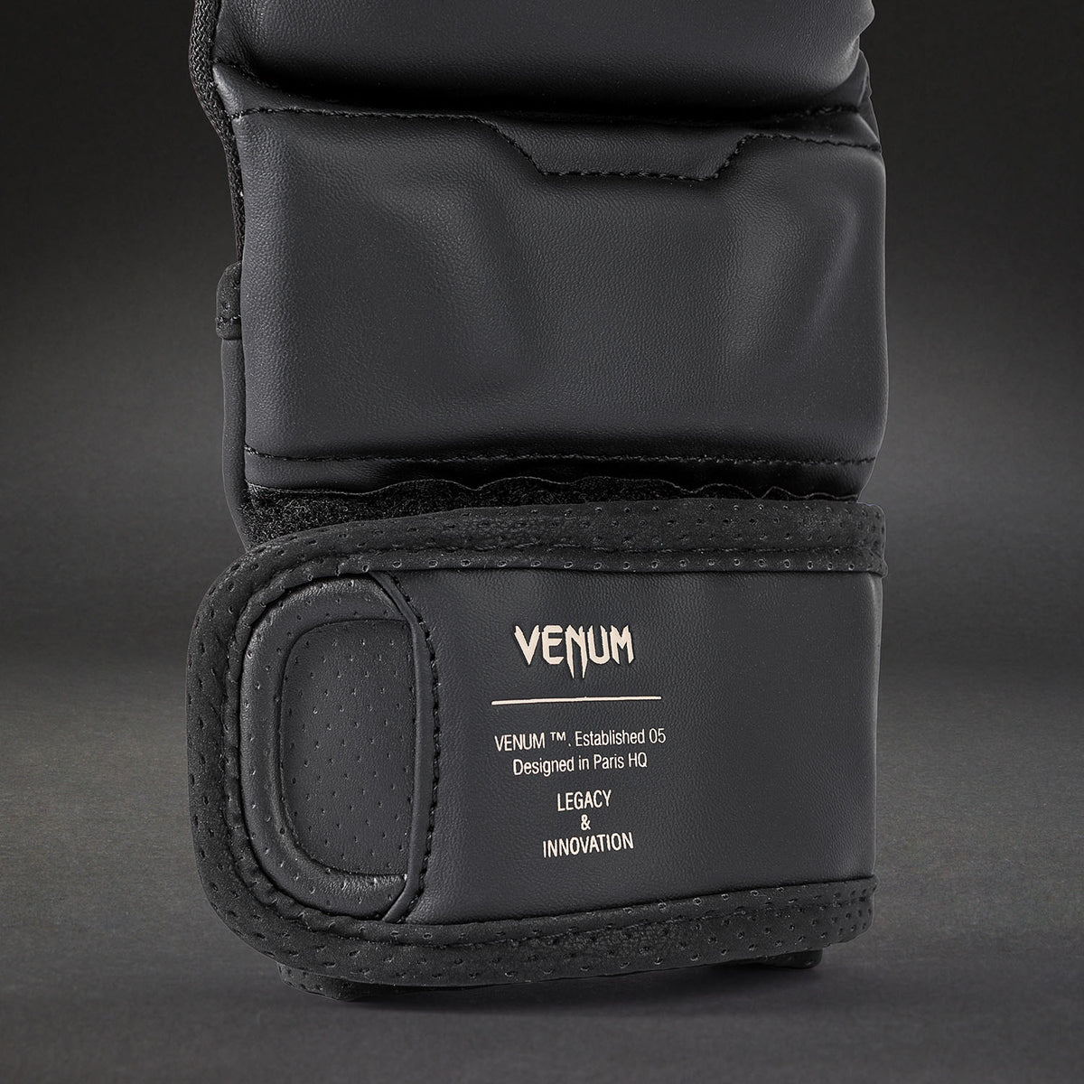 Venum Impact Evo MMA-Sparringhandschuhe - Schwarz