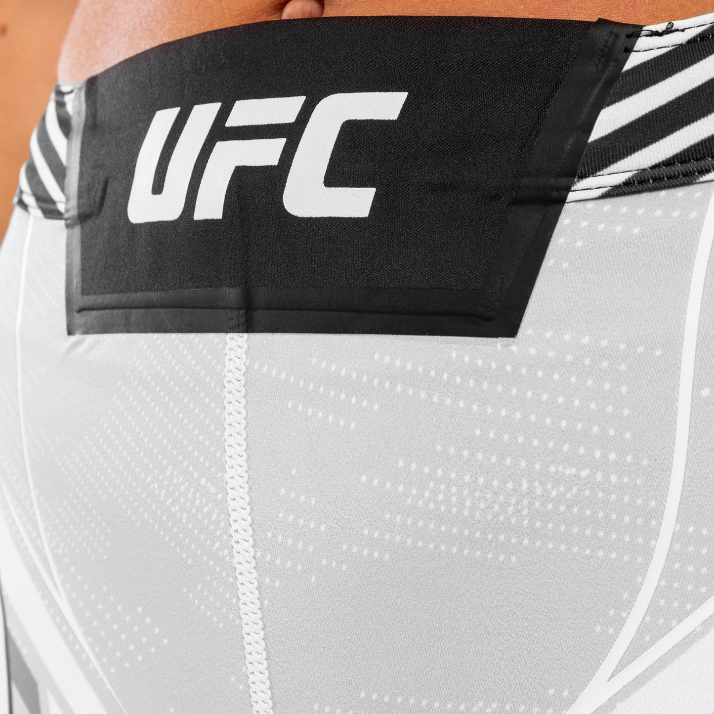 UFC Venum Authentic Fight Night Damen Vale Tudo Shorts - Short Fit - Weiß