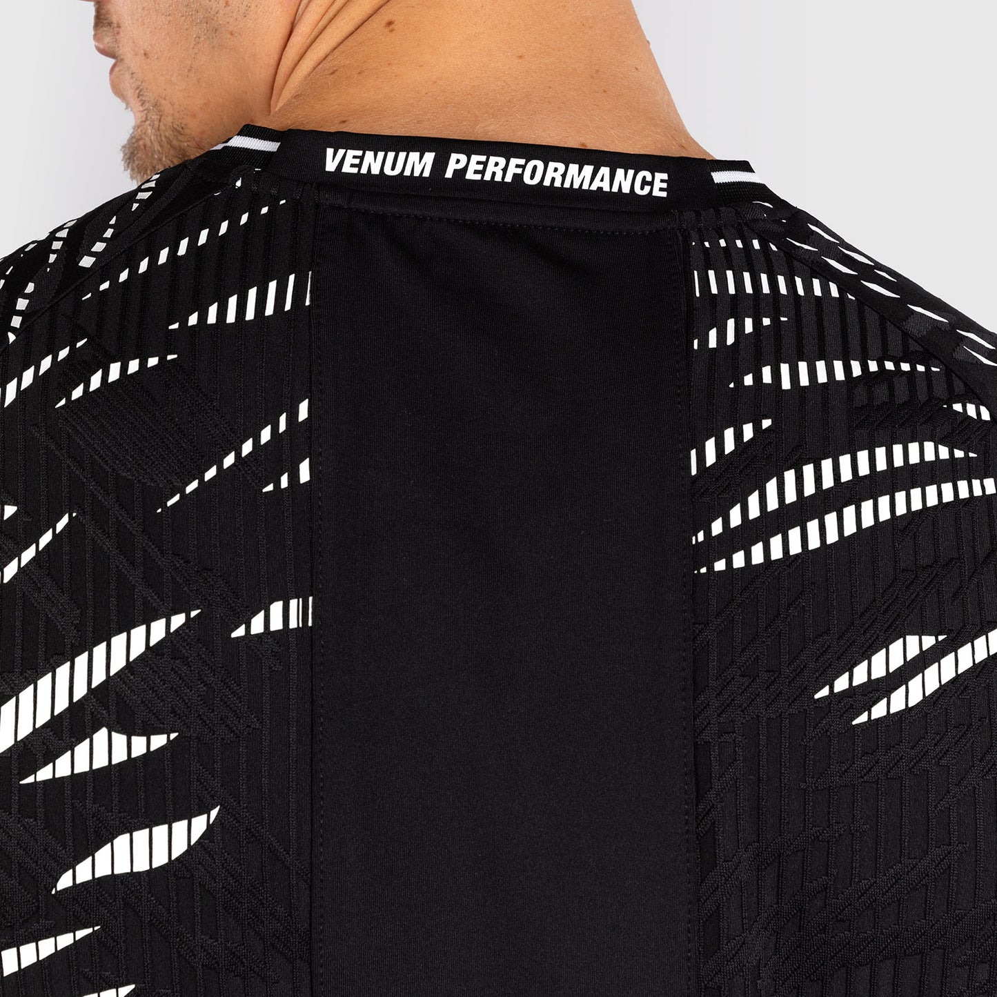 UFC Fusion by Venum Personalized Authentic Fight Night Herren Walkout Jersey - Schwarz