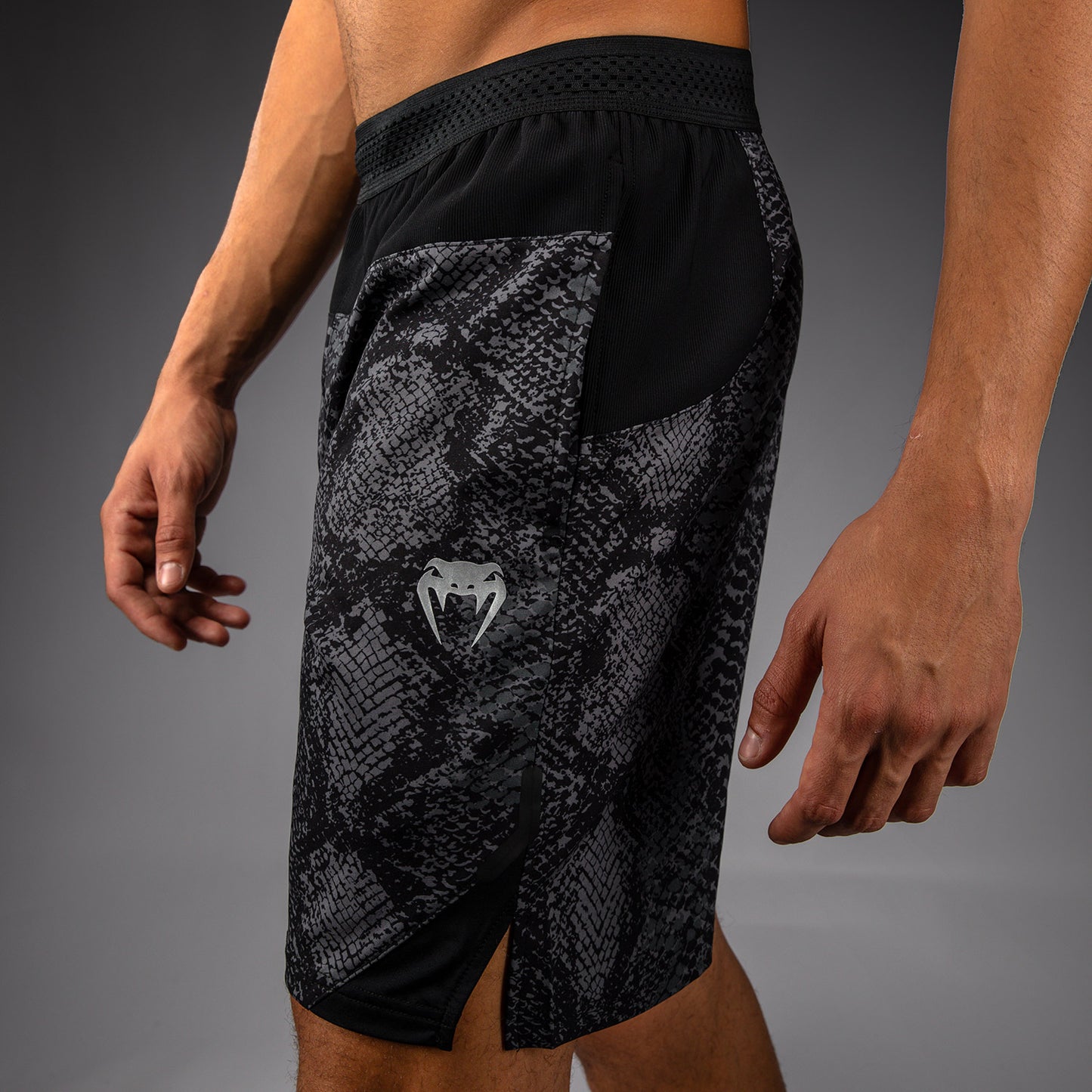 Venum G-Fit Scales Trainingsshorts – Schwarz/Anthrazitgrau