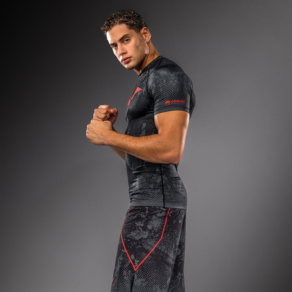 Venum x Batman Kurzarm-Rashguard - Schwarz/Grau/Rot