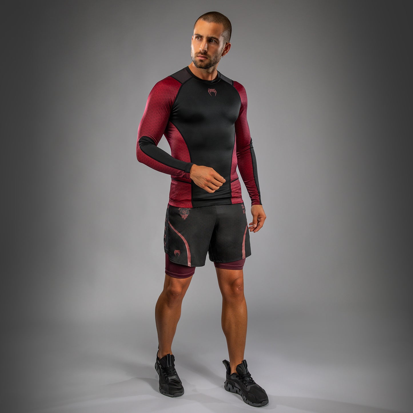 Venum x Assassin’s Creed Shadows Herren Langarm Rashguard - Burgunder/Schwarz