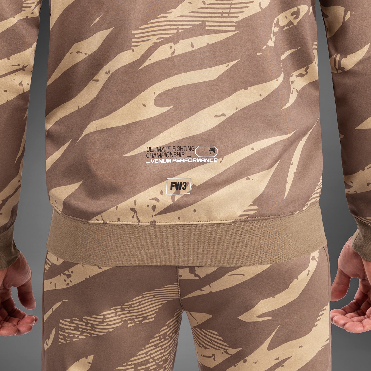UFC Adrenaline by Venum Fight Week Herren Zip Hoodie - Desert Camo