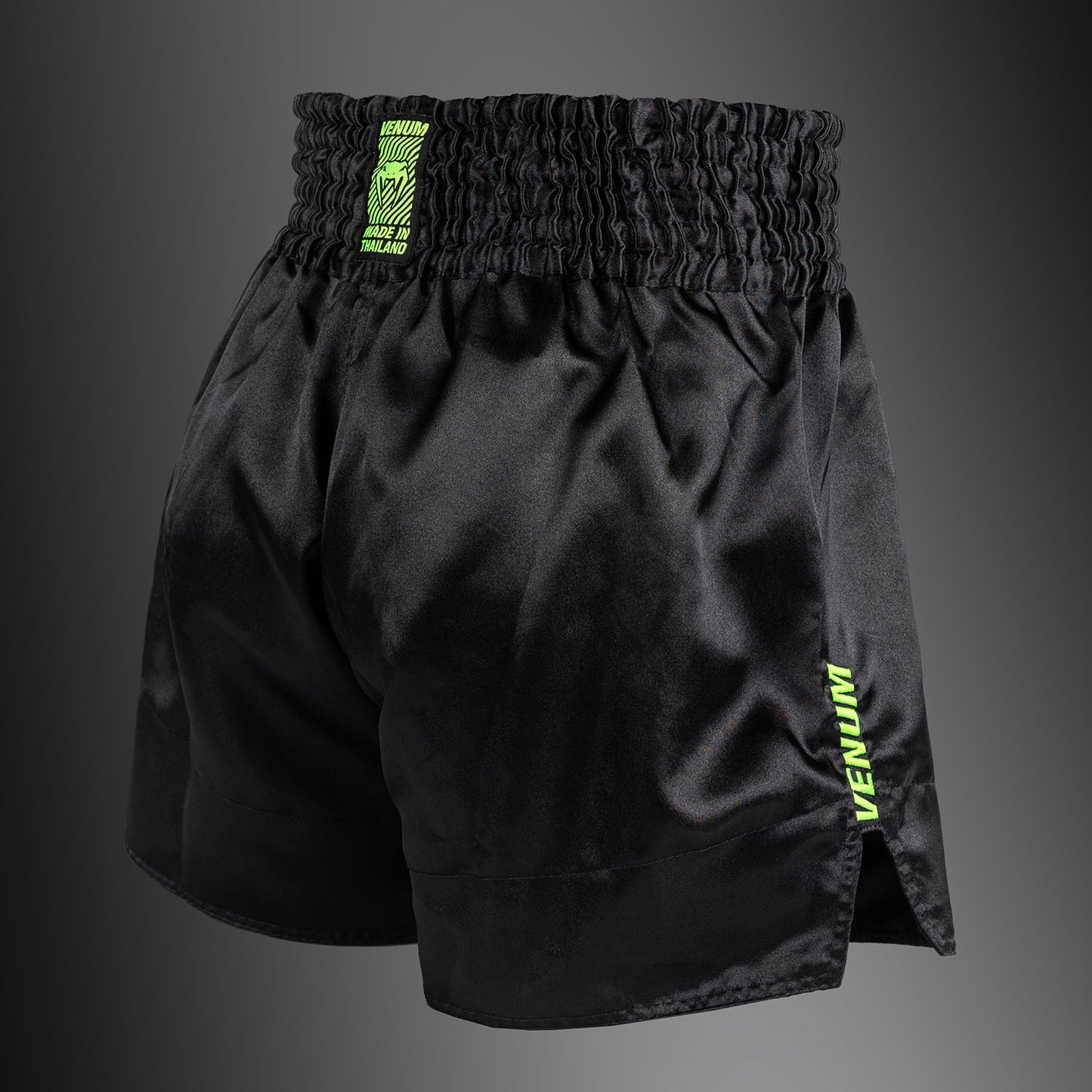 Venum Classic Evo Muay Thai Shorts – Schwarz/Neongelb