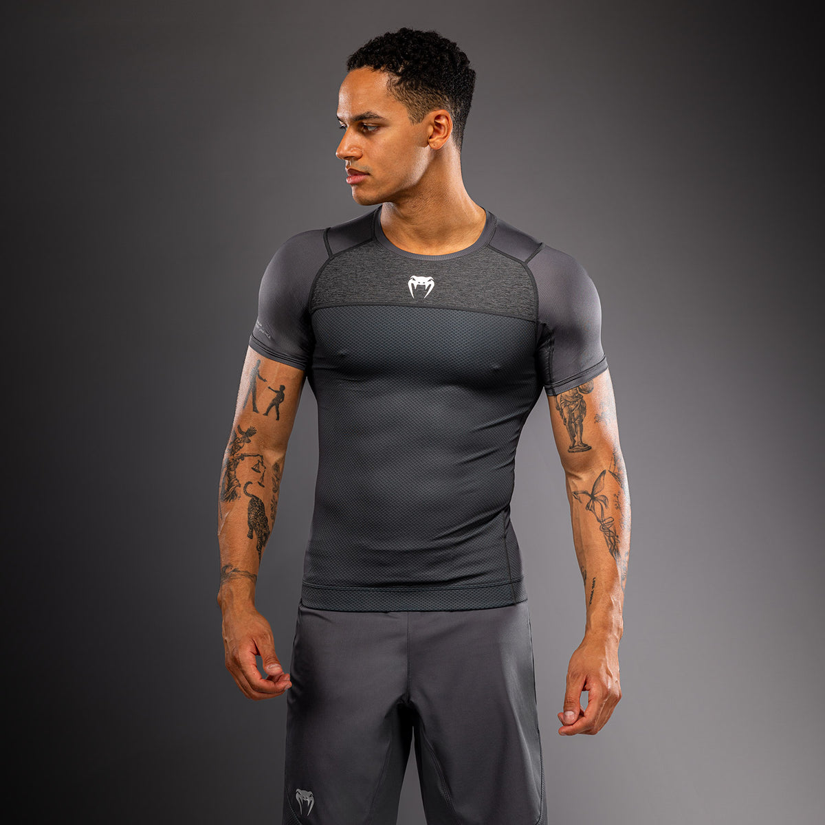 Venum G-Fit Scale Kurzarm-Rashguard - Grau