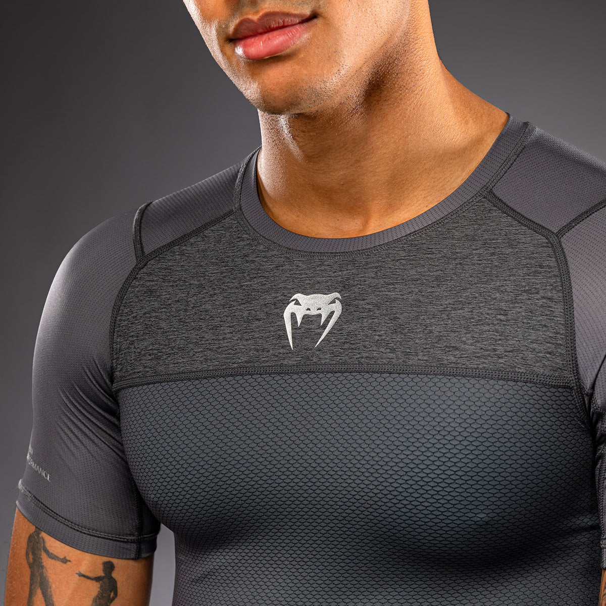 Venum G-Fit Scale Kurzarm-Rashguard - Grau