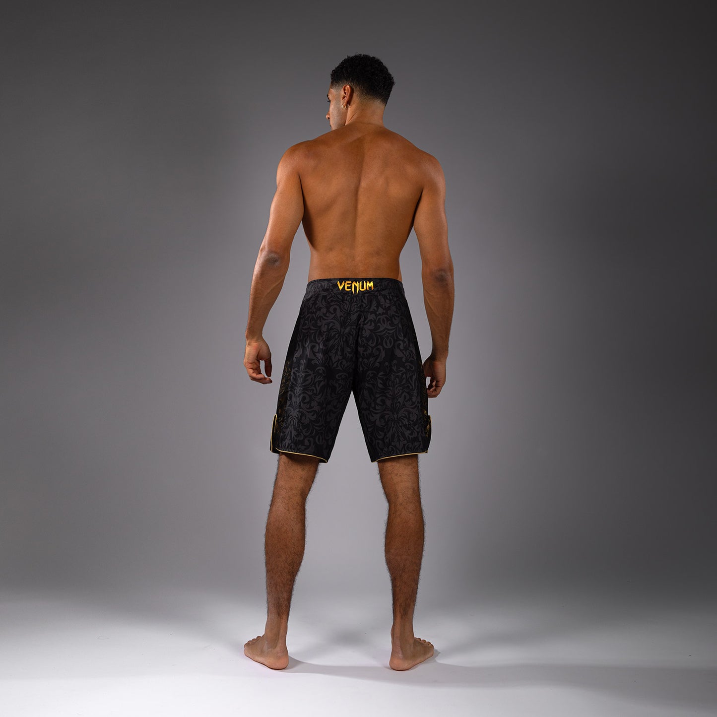Venum x Topuria Unmatched Edition Kampfshorts - Schwarz/Gold