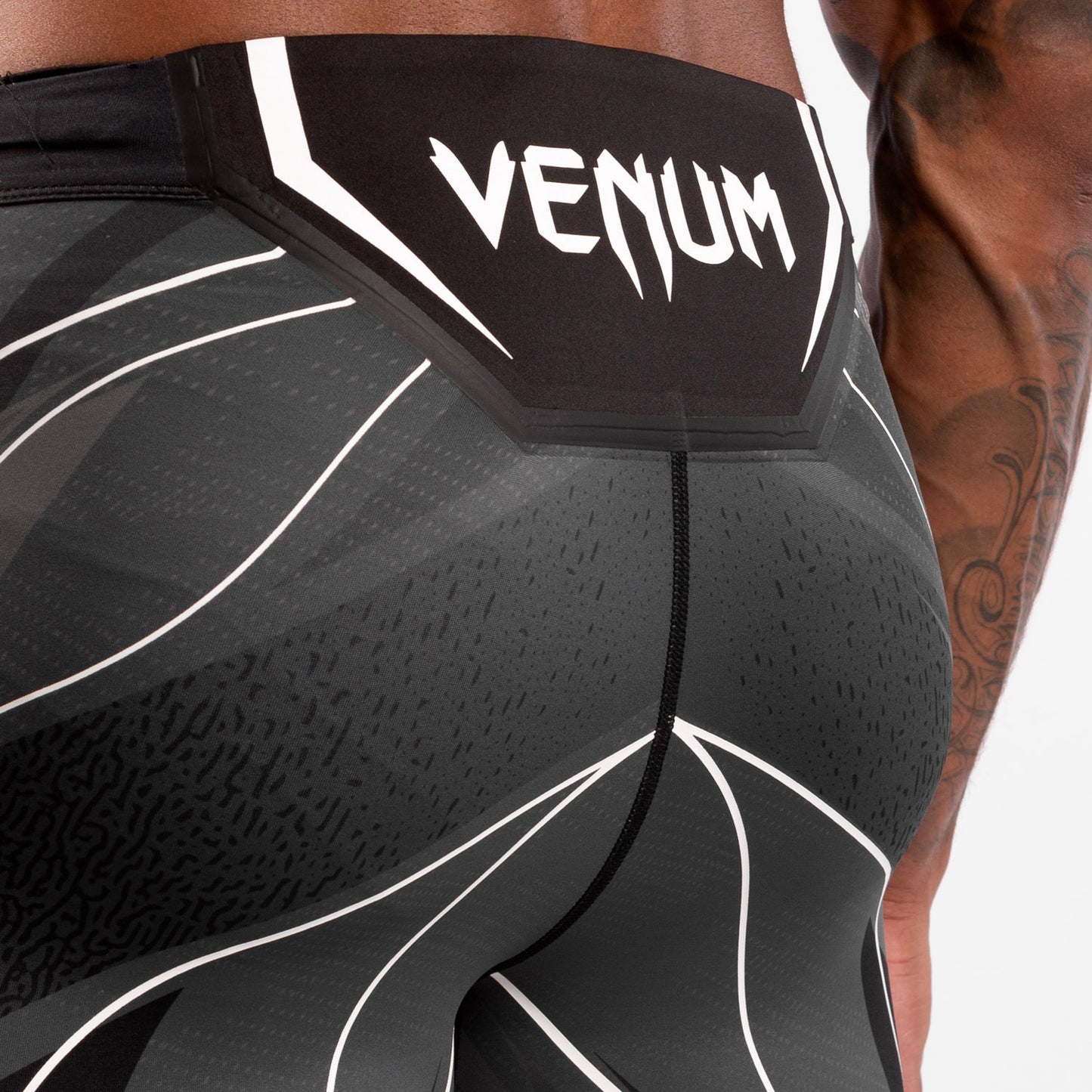 UFC Venum Authentic Fight Night Herren Vale Tudo Shorts - Long Fit - Schwarz