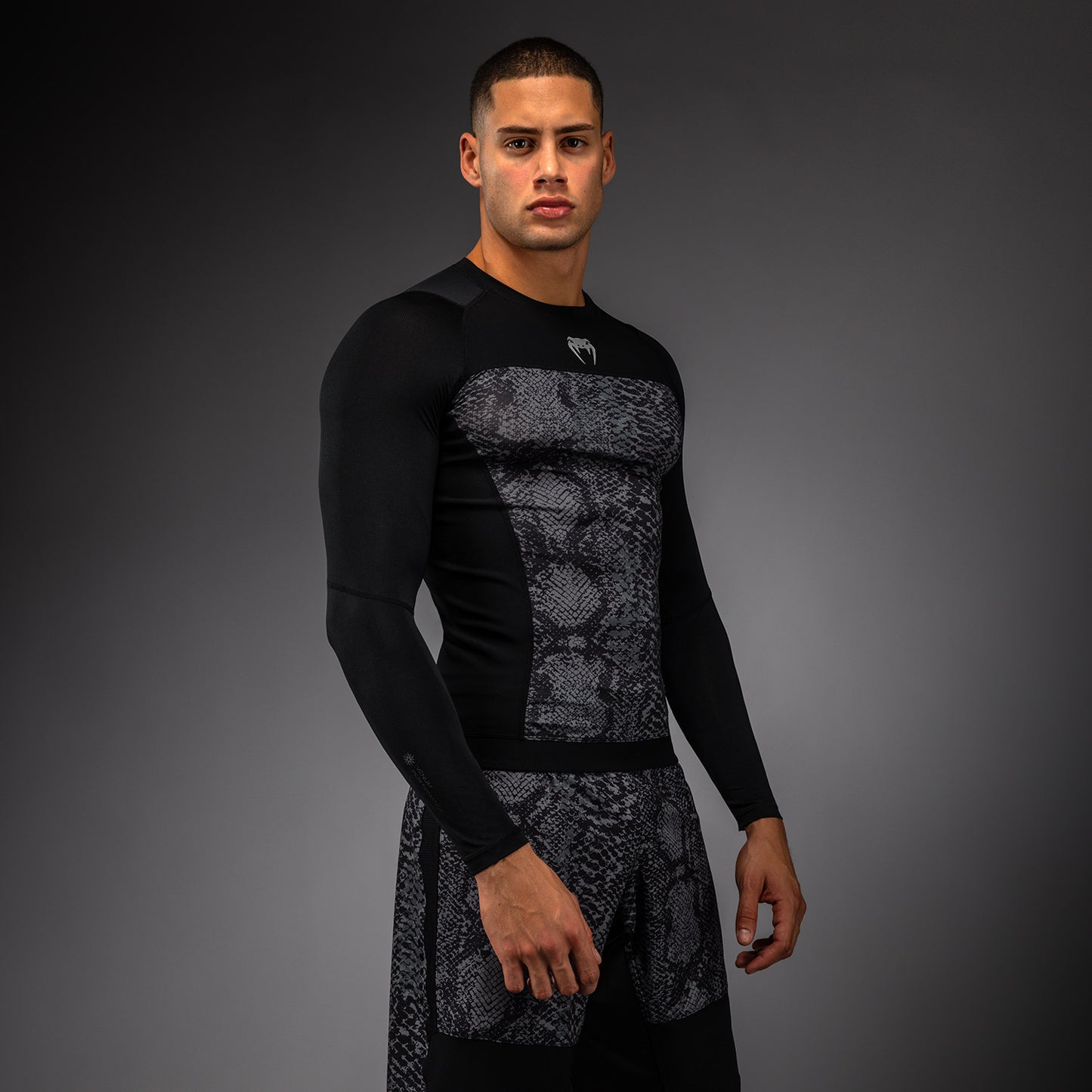 Venum G-Fit Scales Langarm Rashguard – Schwarz/Anthrazitgrau