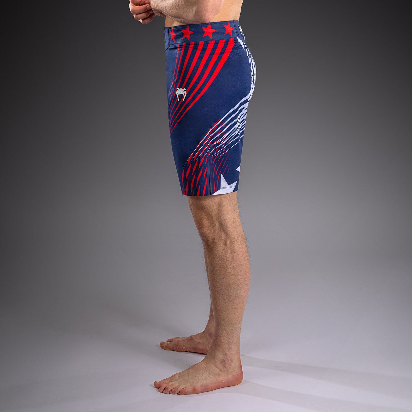 Official UFC Freedom 250 by Venum Personalisiert Authentic Fight Night Fight Shorts im Long Fit für Herren - Blau