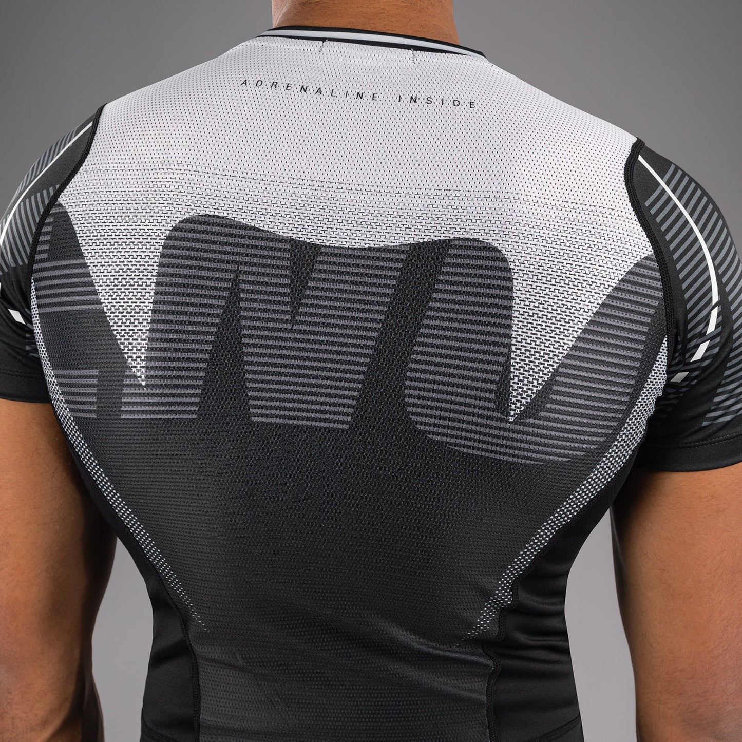 Venum Adrenaline Kurzarm Rashguard – Schwarz/Silbergrau