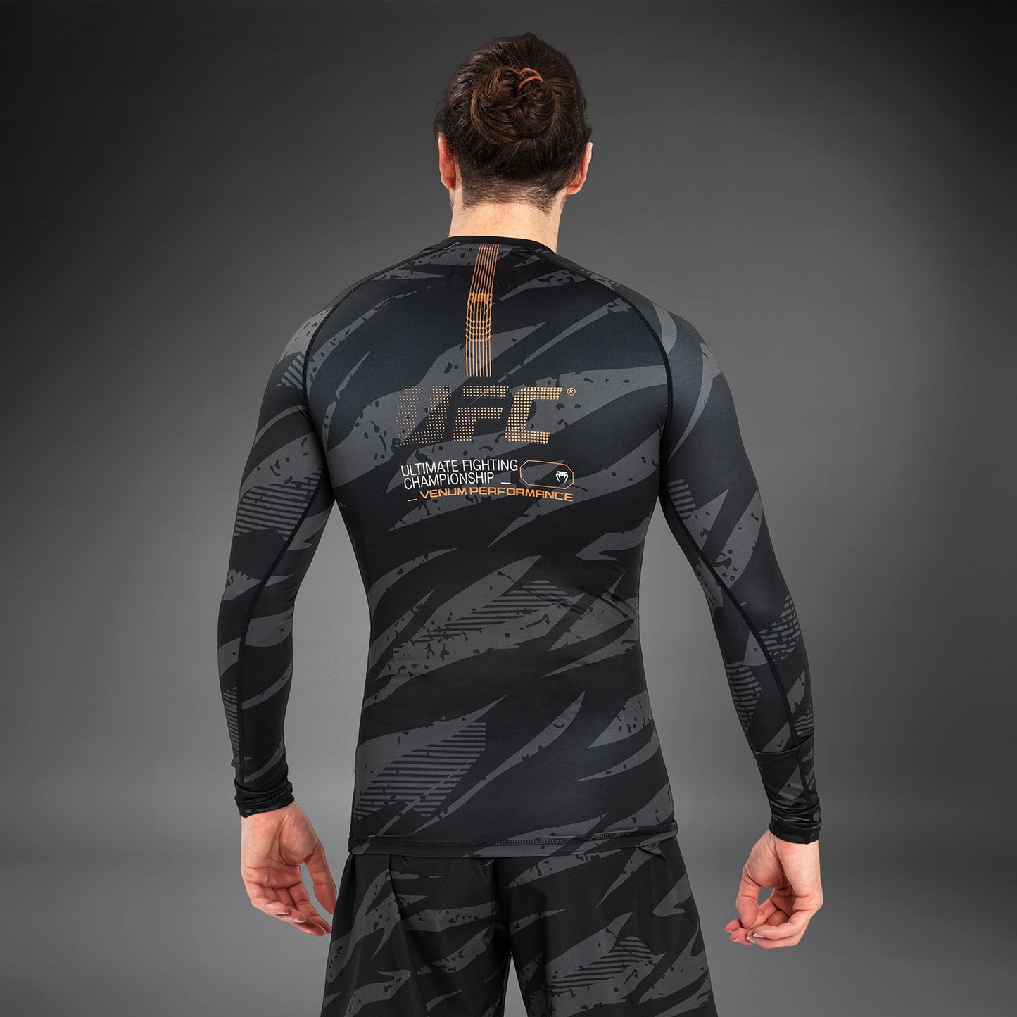 UFC Adrenaline by Venum Fight Week Performance Langärmeliger Rashguard - Urban Camo