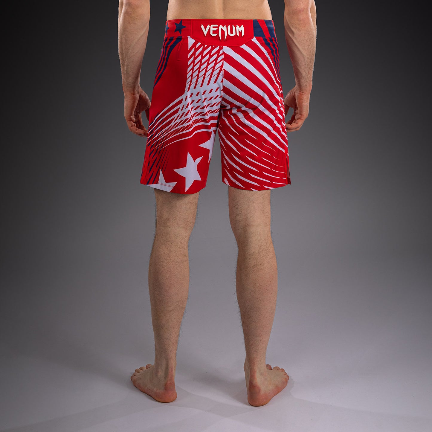 Official UFC Freedom 250 by Venum Authentic Fight Night Fight Shorts im Long Fit für Herren - Rot