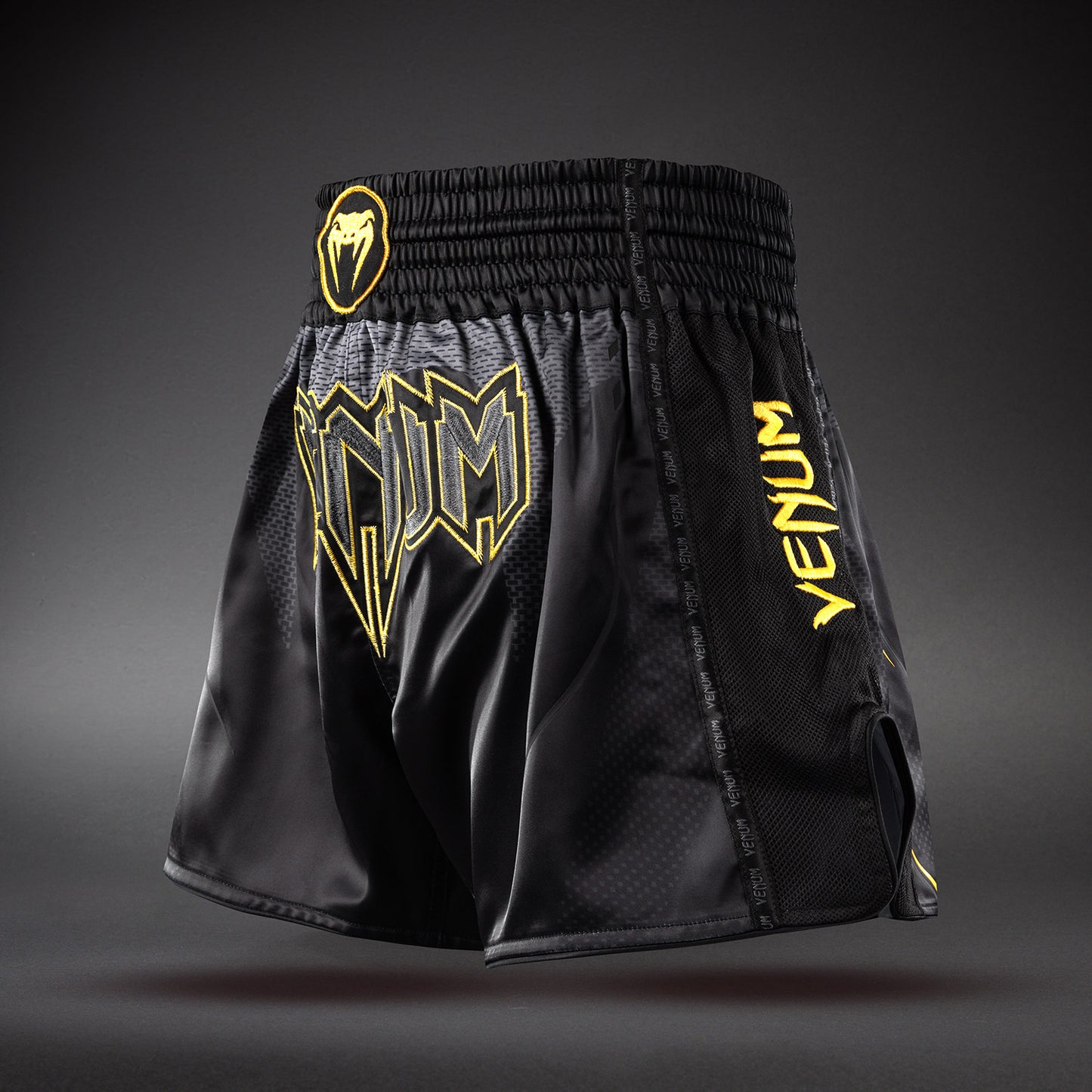 Venum G-Core Muay-Thai-Shorts - Schwarz/Gold