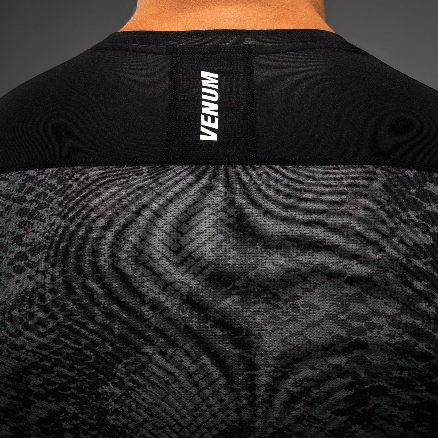 Venum G-Fit Scales Langarm Rashguard – Schwarz/Anthrazitgrau
