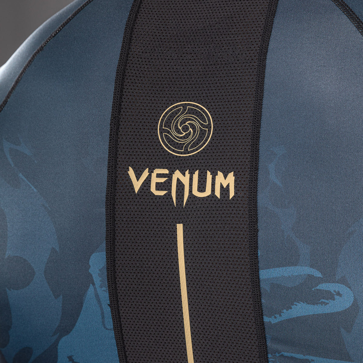Jujutsu Kaisen x Venum Fushiguro Kurzarm Rashguard – Ozeanblau