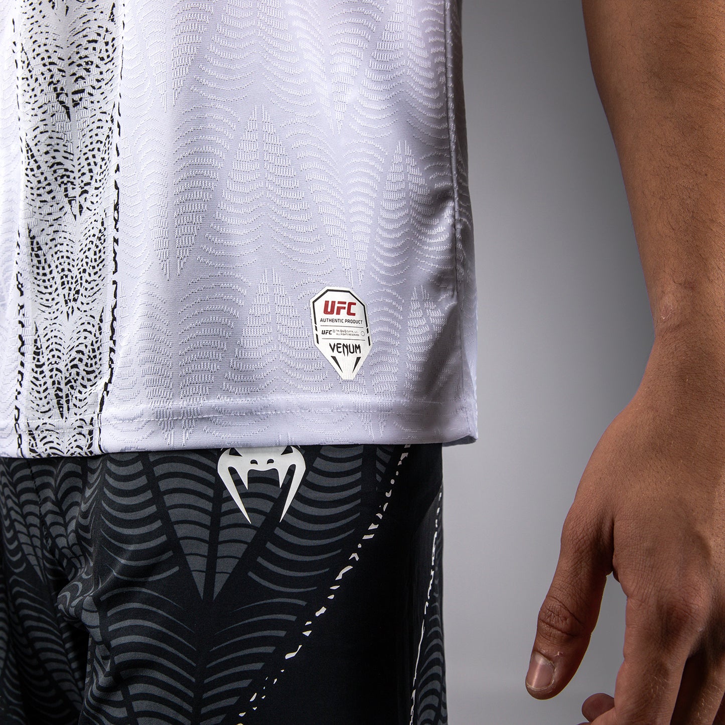 UFC Zenith by Venum Authentic Fight Night Offizielles Walkout-Trikot Herren - Weiß