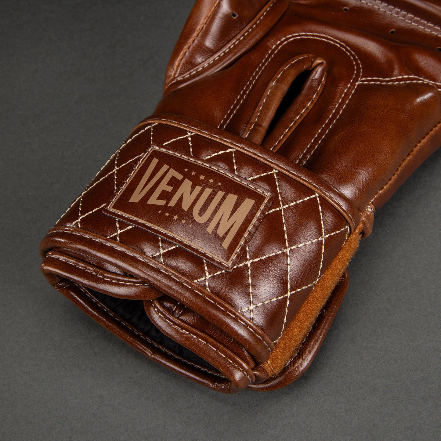 Venum Impact Classic Boxhandschuhe - Glänzendes Havana