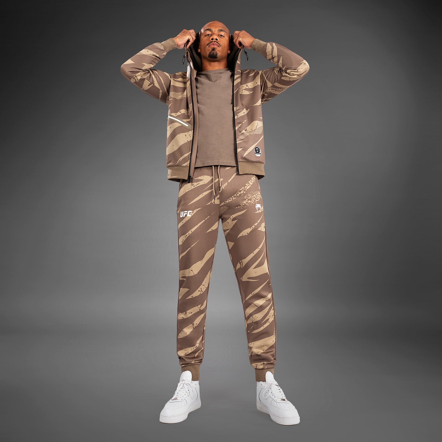 UFC Adrenaline by Venum Fight Week Herren Zip Hoodie - Desert Camo