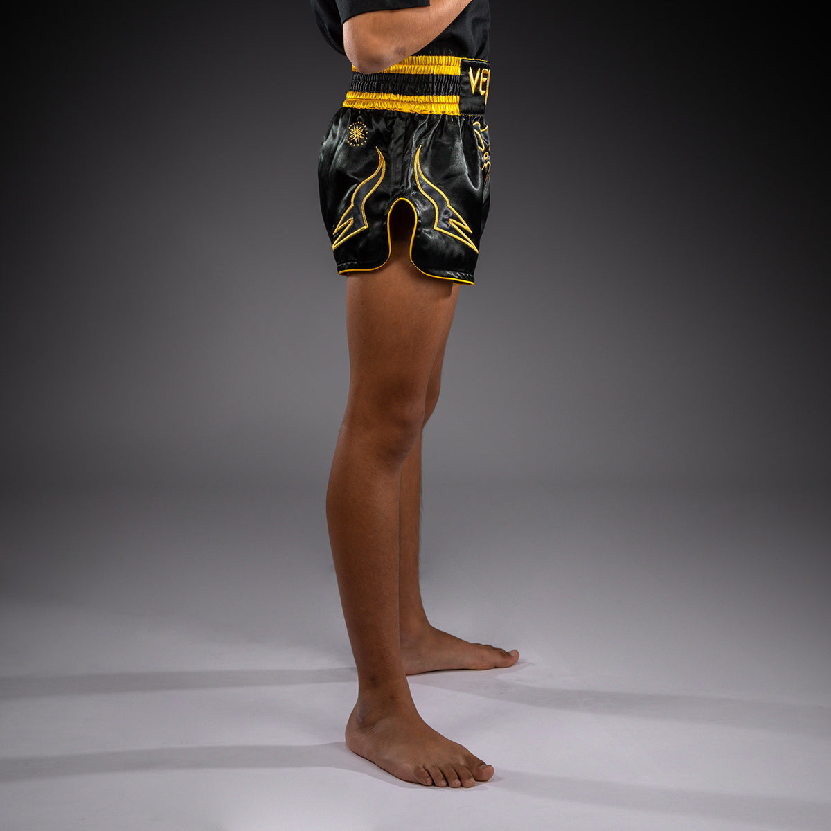 Venum Bangkok Fury Muay-Thai-Shorts für Kinder - Schwarz/Gold
