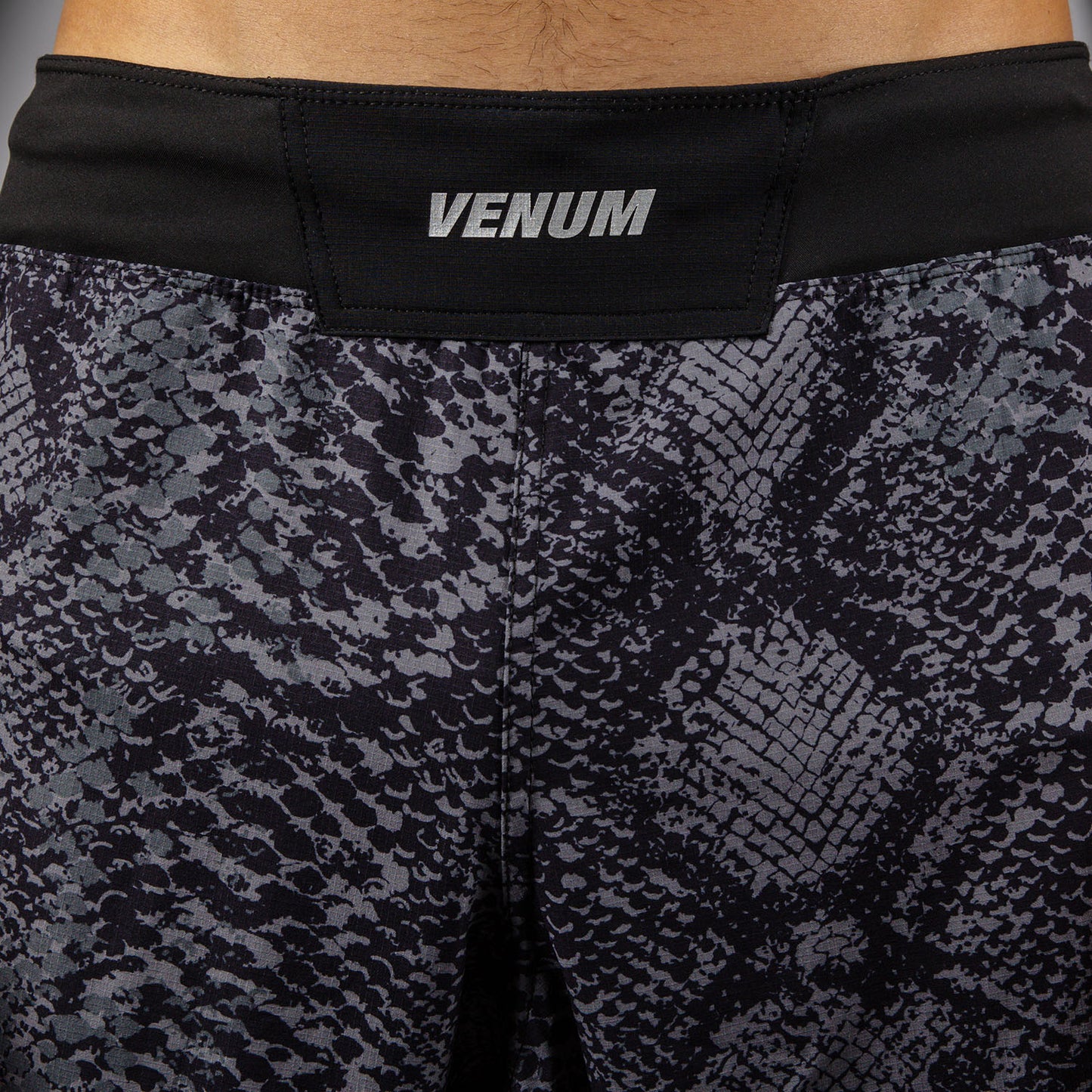Venum G-Fit Scales Fightshorts – Schwarz/Anthrazitgrau