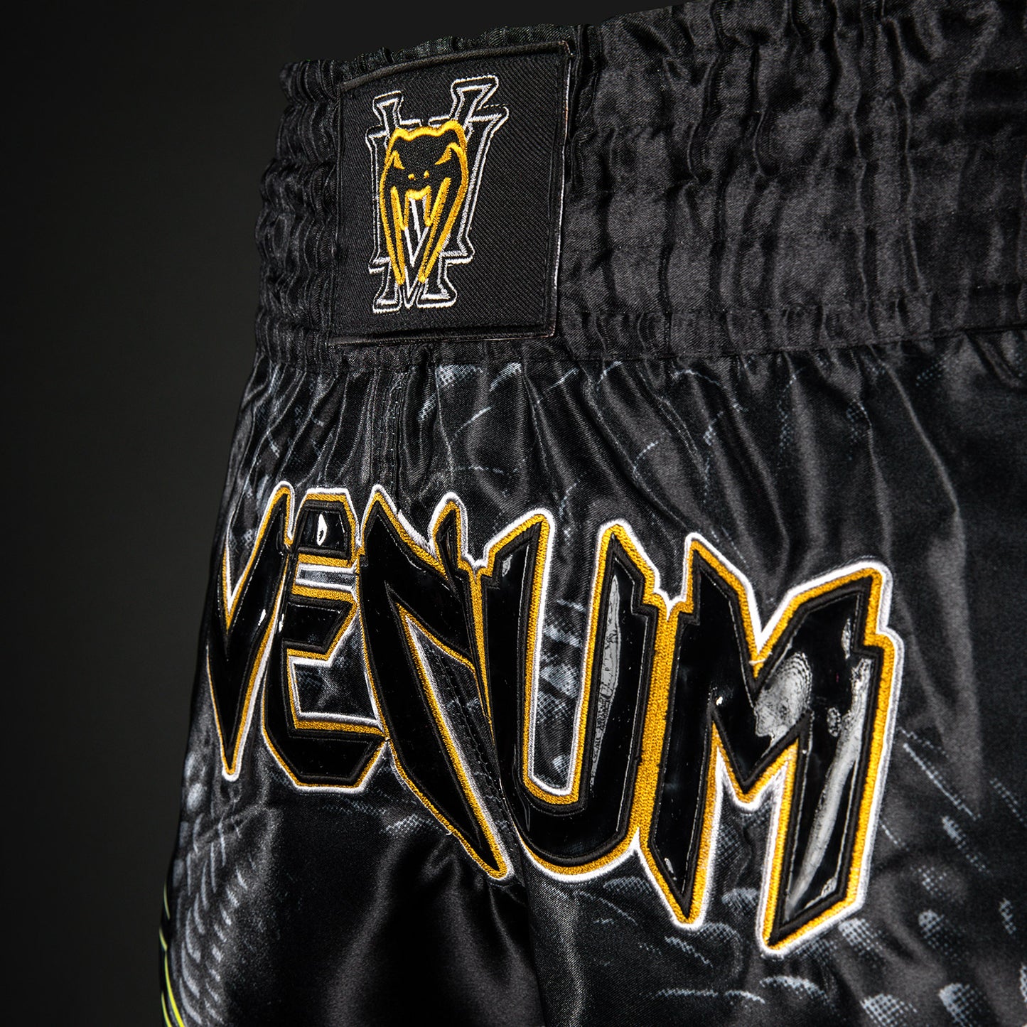 Venum Matupa Muay-Thai-Shorts - Schwarz/Grau/Gold