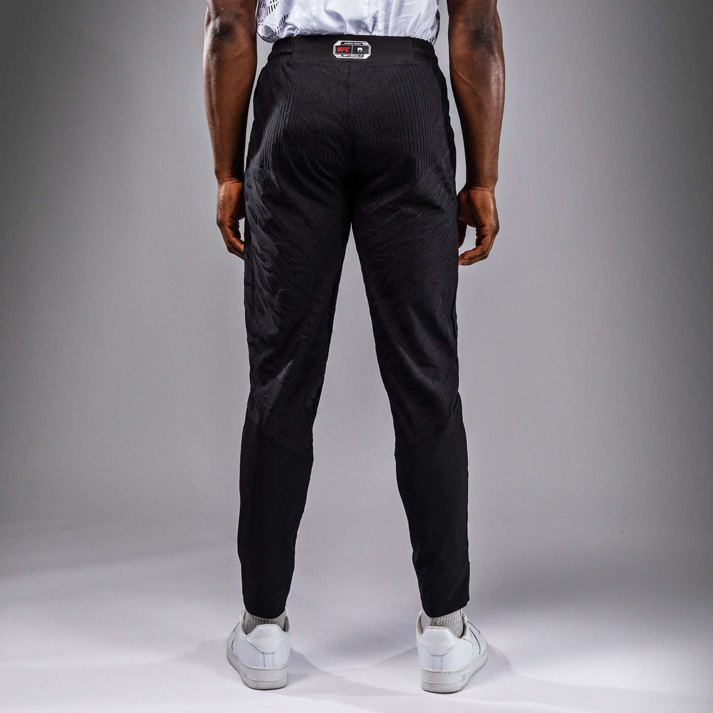 UFC Fusion by Venum Authentic Fight Night Herren Walkout Hose - Schwarz