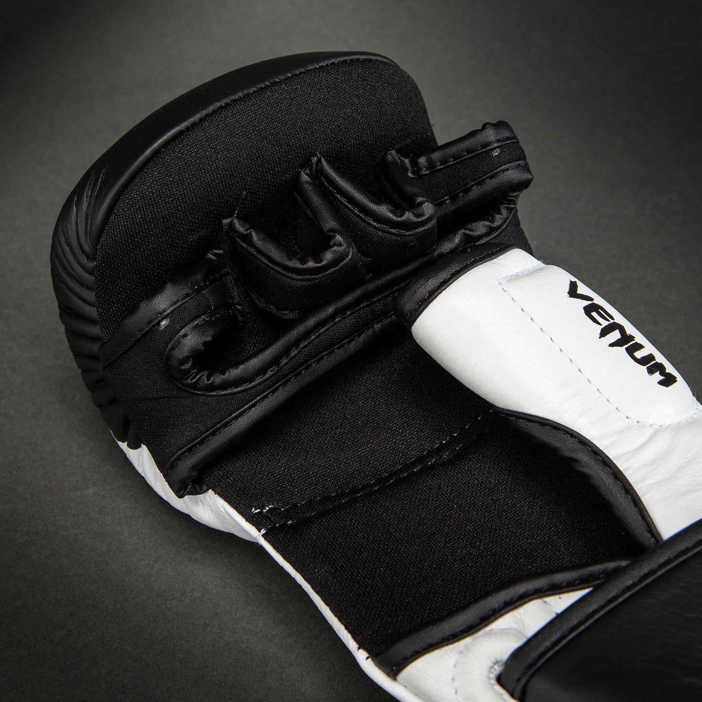 Venum Attack 2.0 Sparringhandschuhe Leder – Schwarz/Weiß