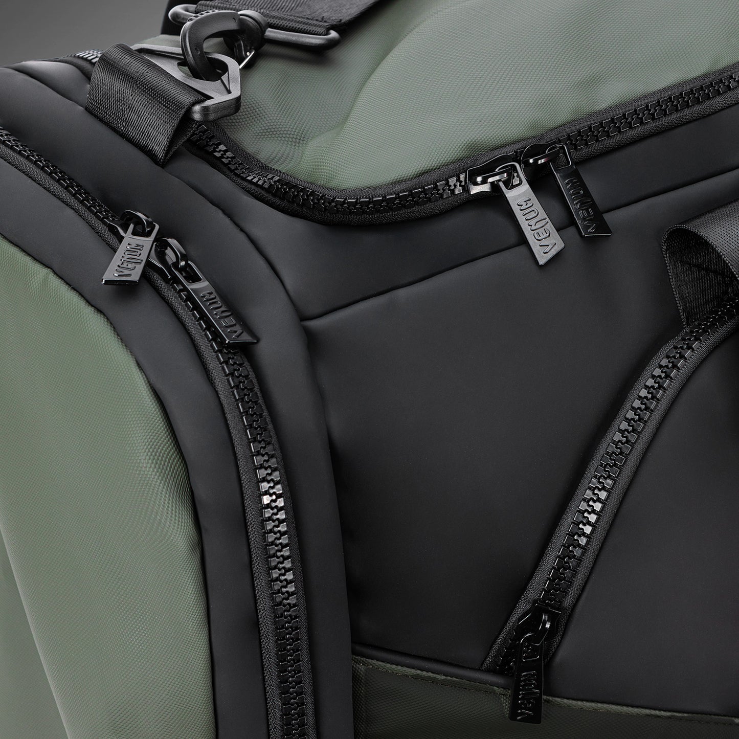 Venum Evo 2 Trainer Lite Sporttasche (55-63L) – Schwarz/Khaki